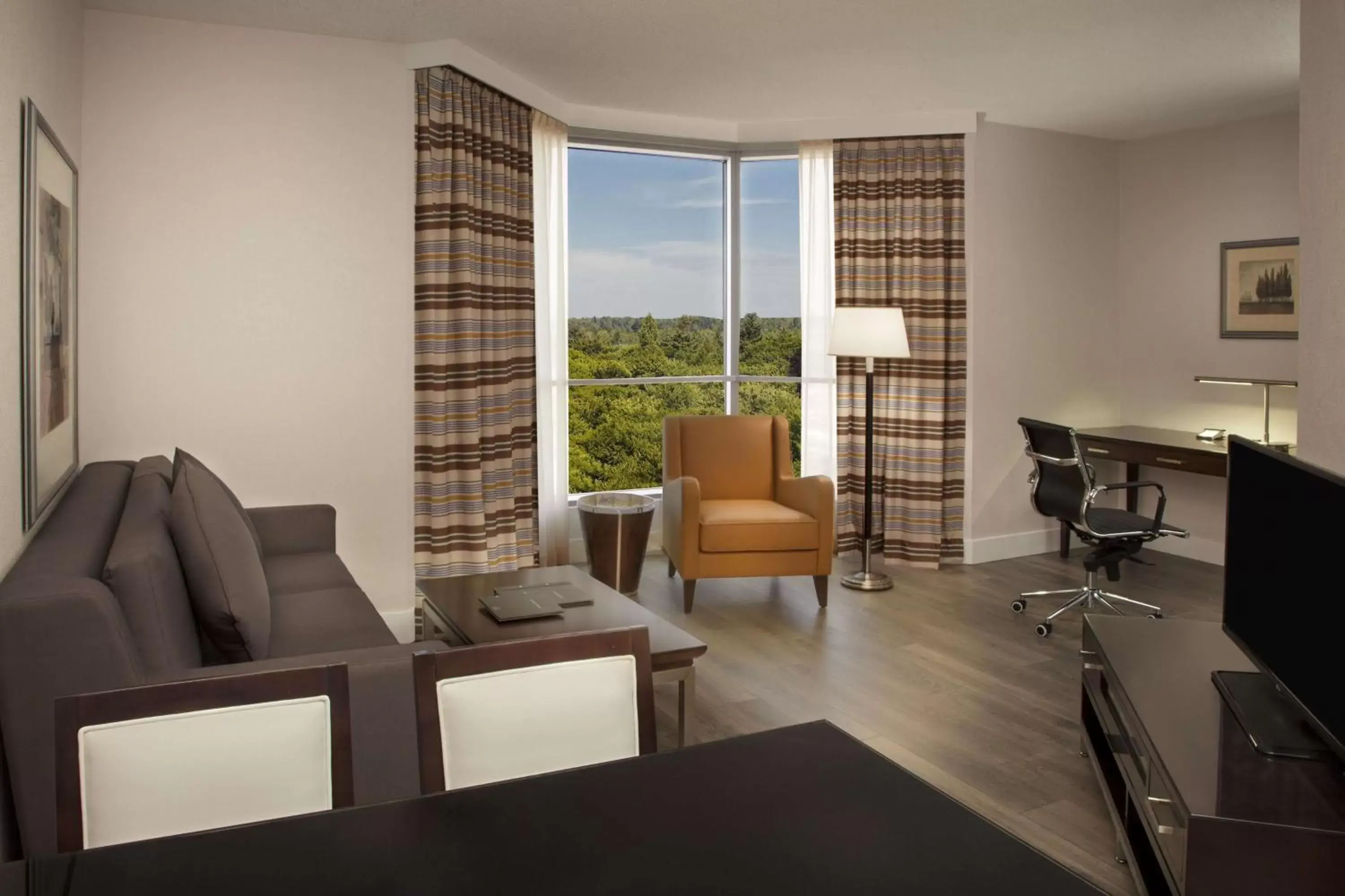 Bedroom, Seating Area in Hilton Suites Toronto-Markham Conference Centre & Spa