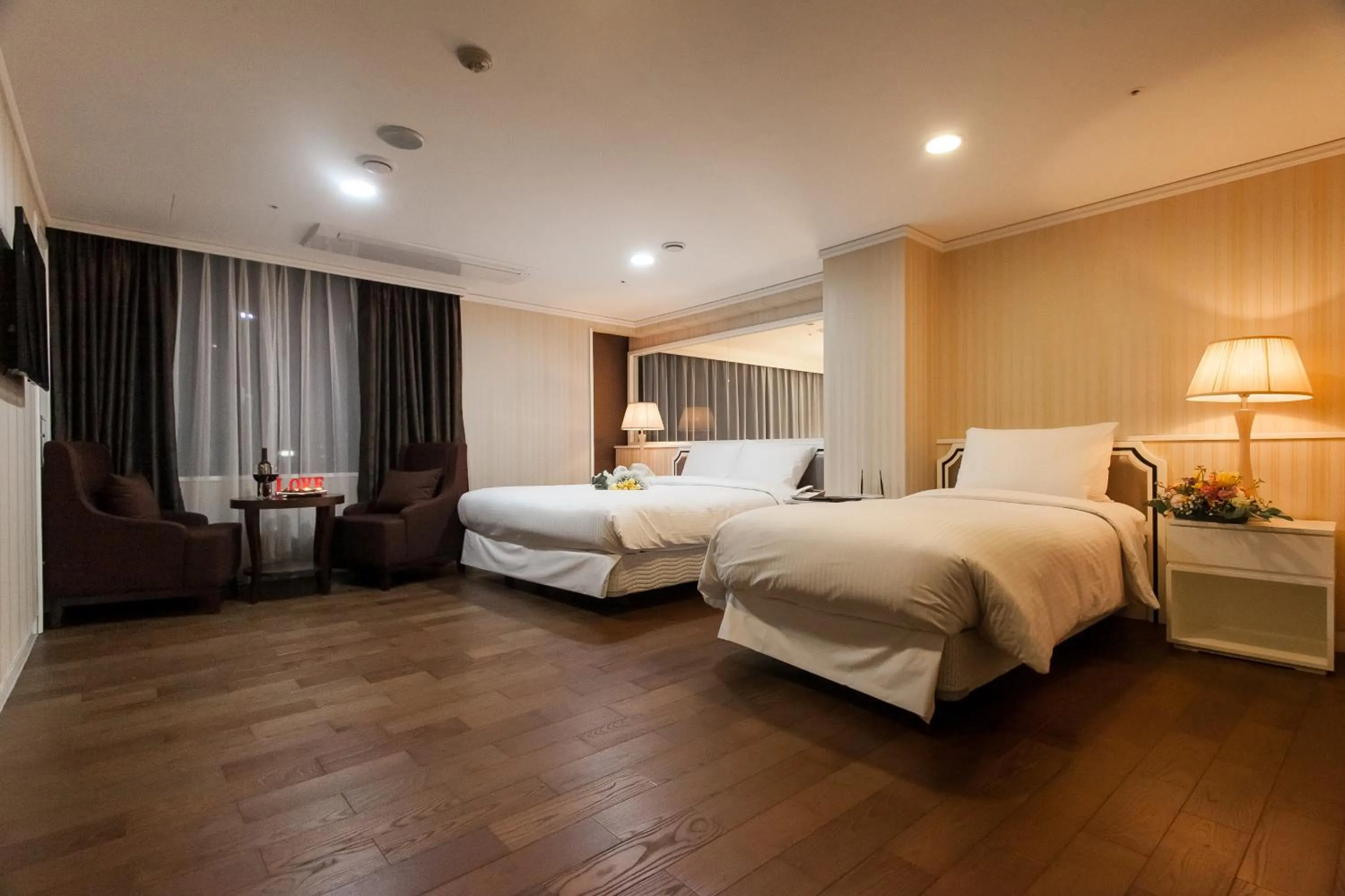 Seating area, Bed in Hotel Pharos