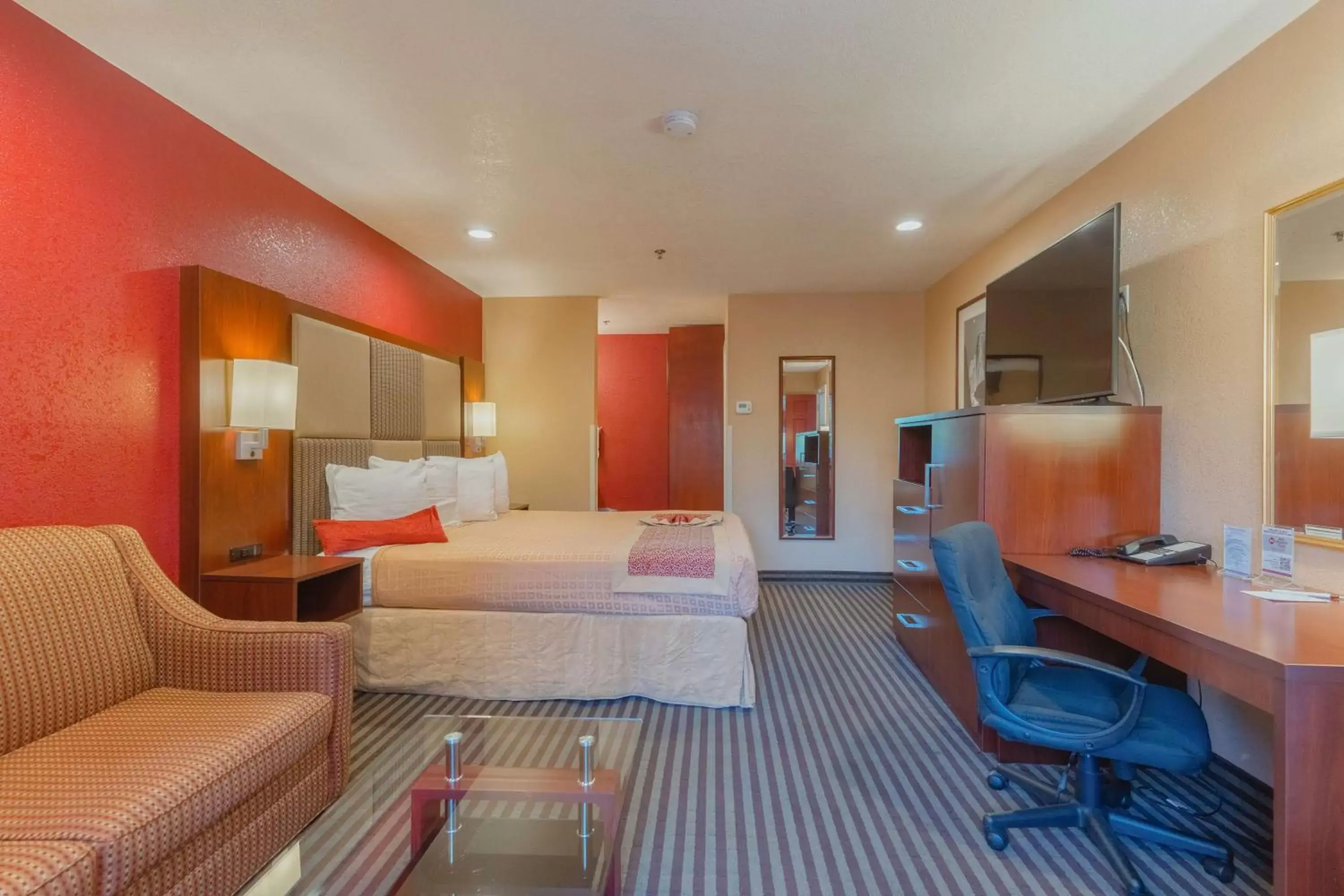 Bedroom in Best Western Plus Yosemite Way Station