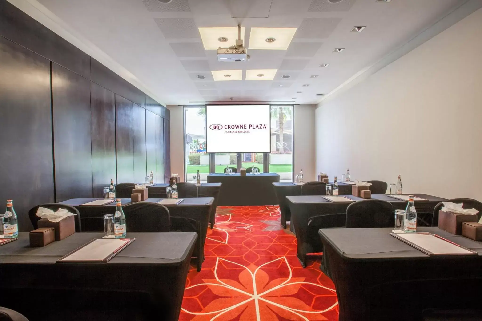 Meeting/conference room in Crowne Plaza Yas Island, an IHG Hotel