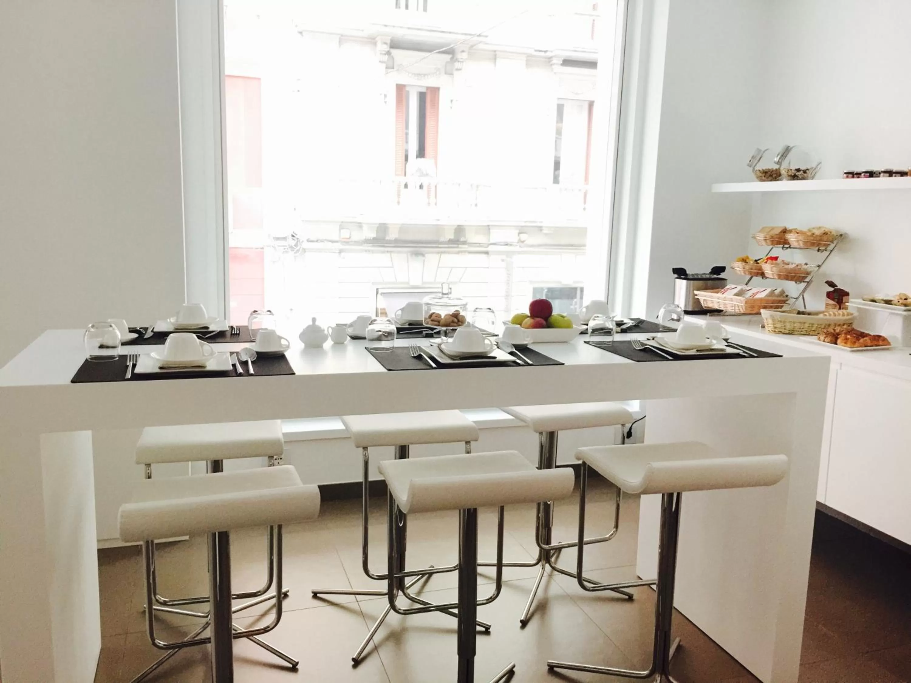 Food and drinks in Dilman Luxury Stay