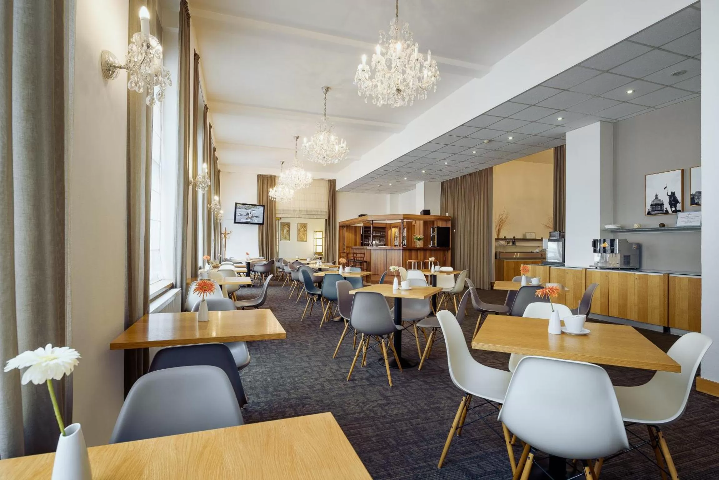 Restaurant/places to eat in Central Hotel Prague