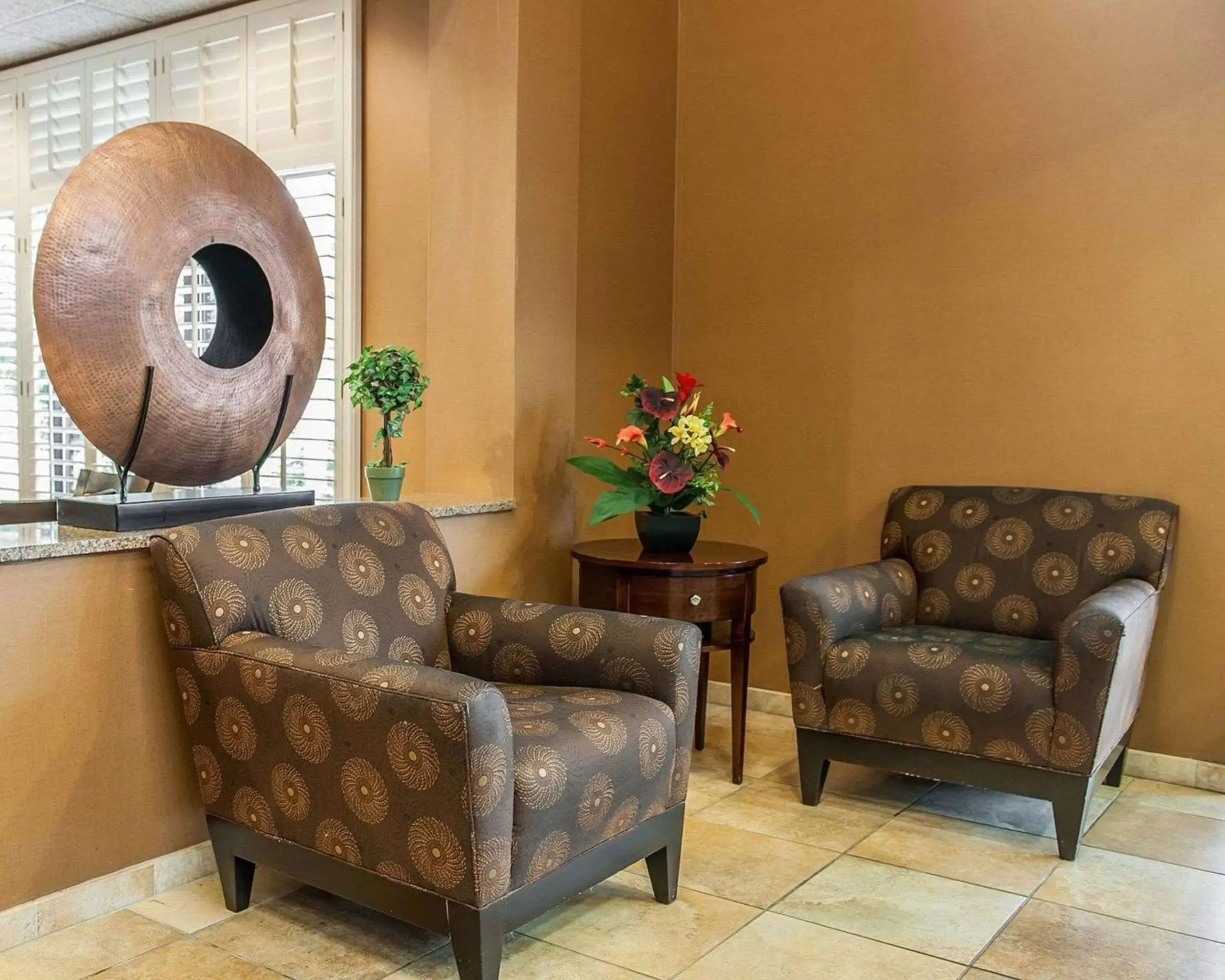 Lobby or reception, Seating Area in Comfort Inn Bloomington near University