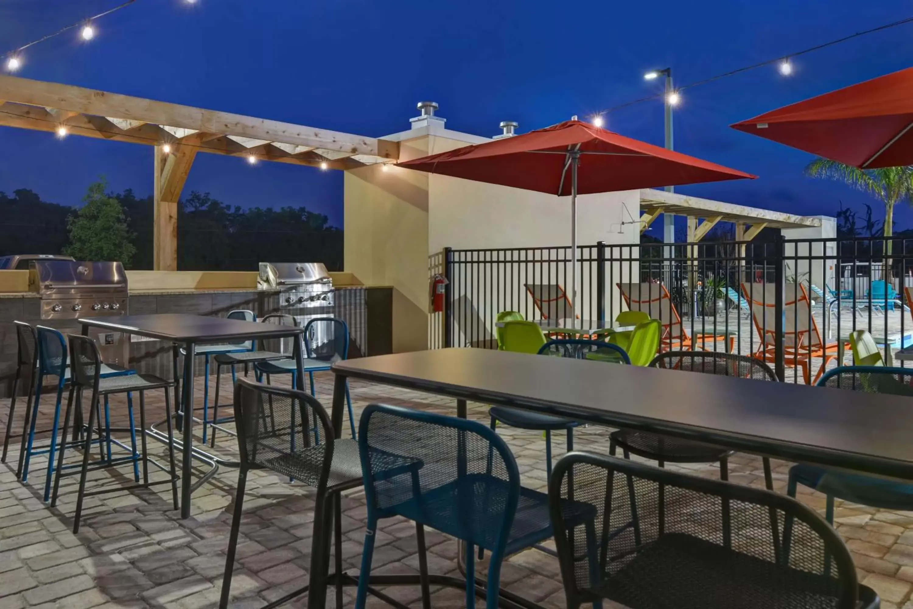 Property building, Restaurant/Places to Eat in Home2 Suites by Hilton, Sarasota I-75 Bee Ridge, Fl