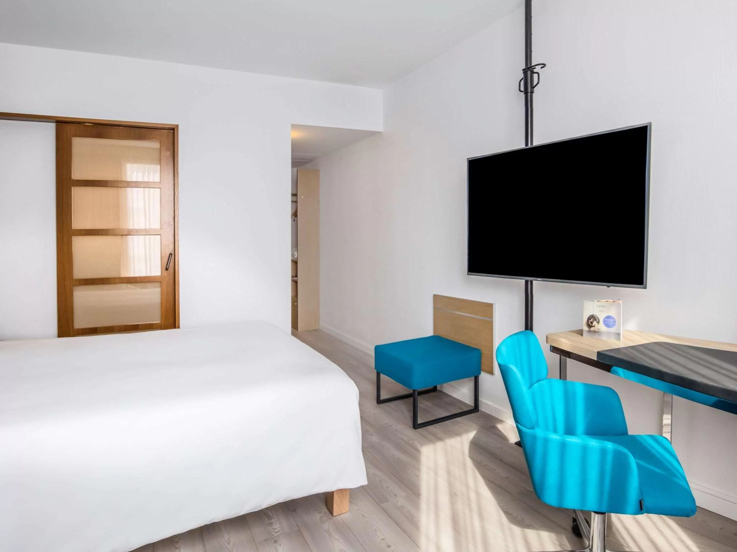 Photo of the whole room, Bed in Novotel Barcelona Cornellà