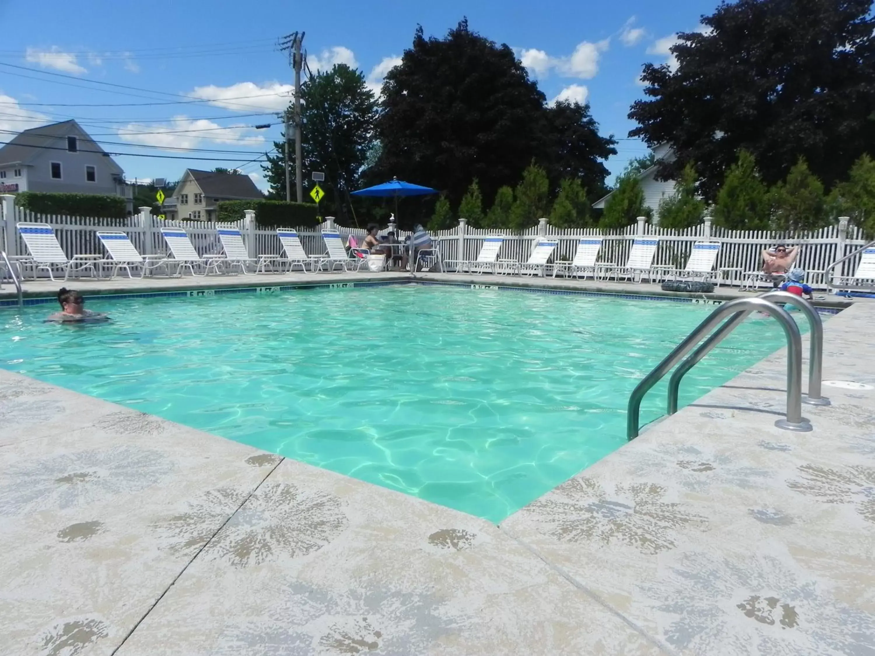 Swimming Pool in Elmwood Resort Hotel