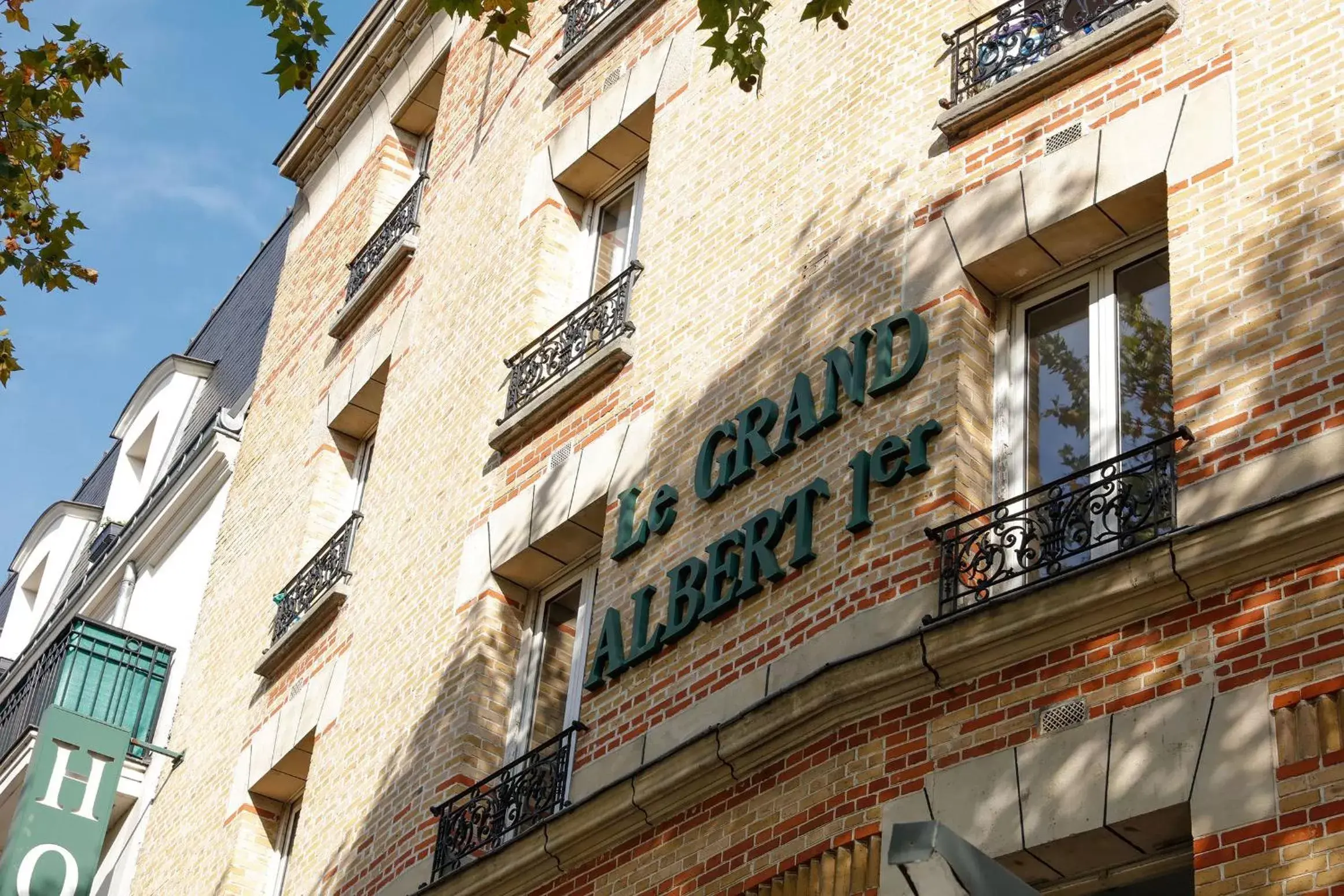 Property Building in Le Grand Albert 1er