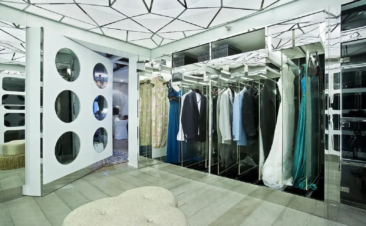 wardrobe in The Kunlun Jing An