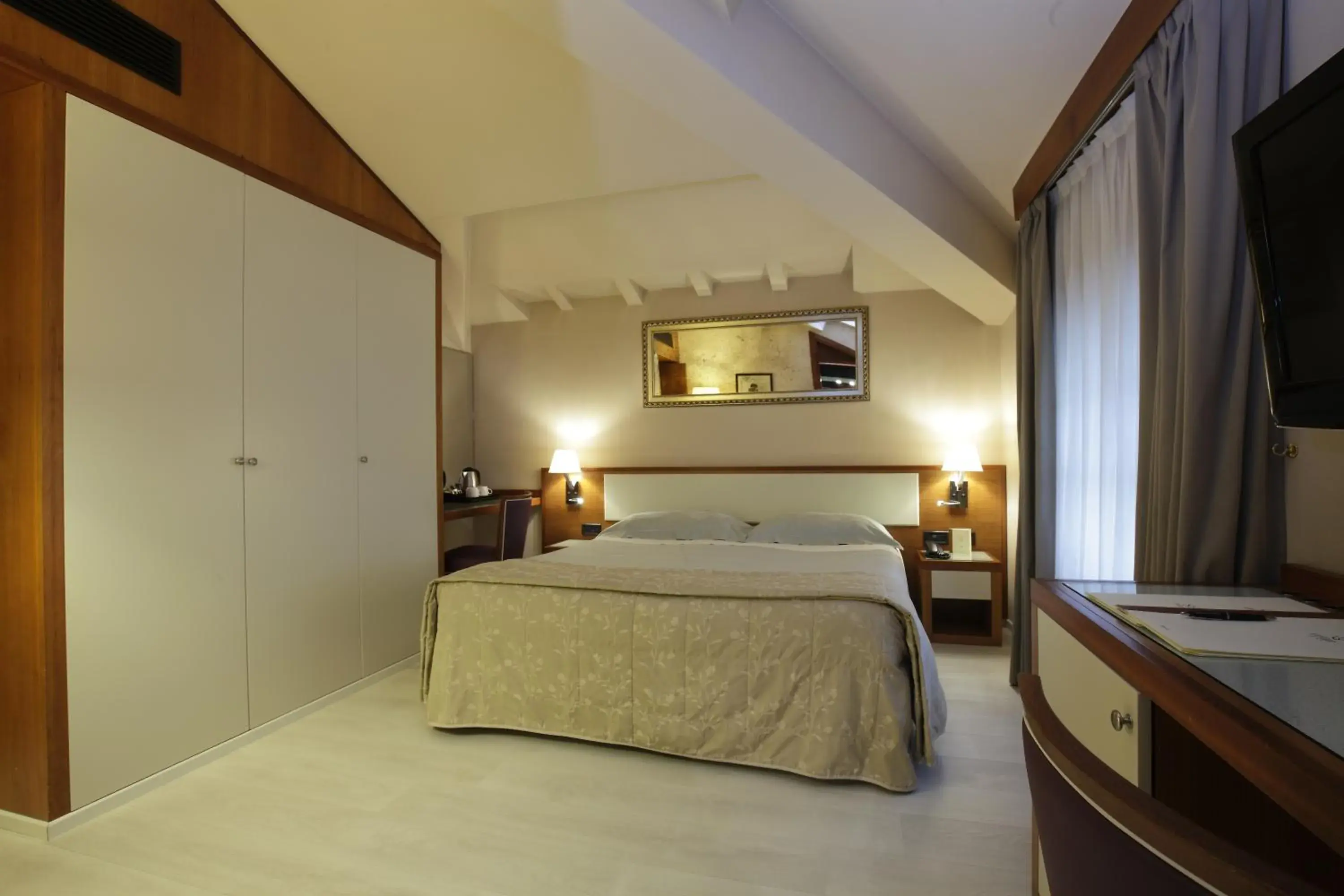 Bed in Albergo Celide