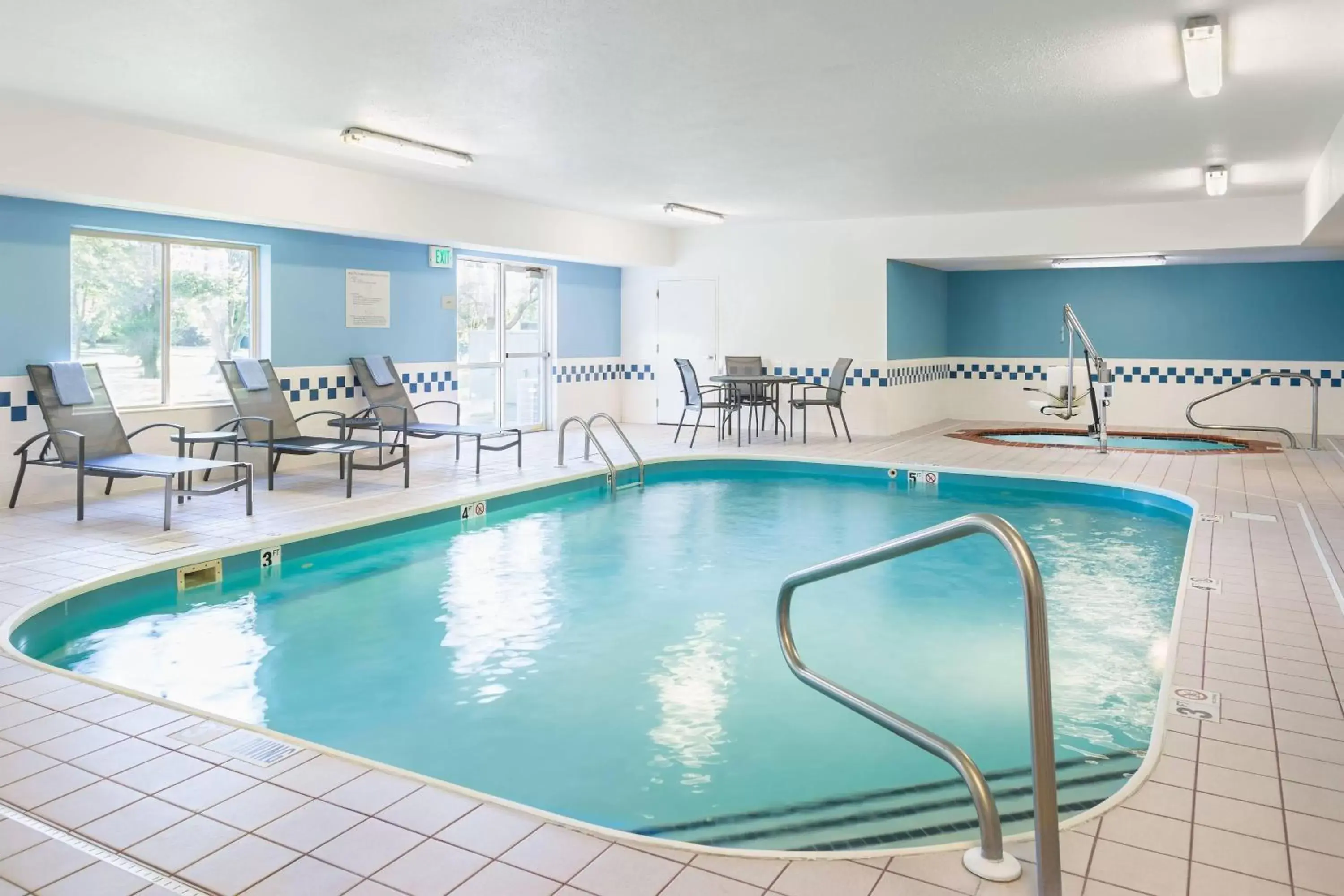 Swimming Pool in Fairfield Inn and Suites Valparaiso