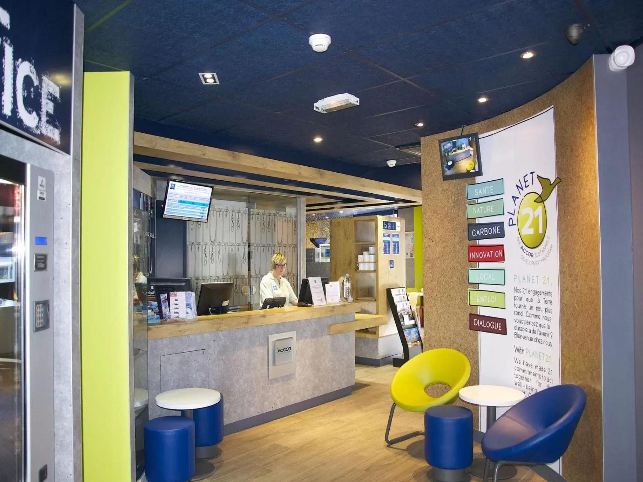 Lobby or reception, Lounge/Bar in Ibis Budget Toulon Centre