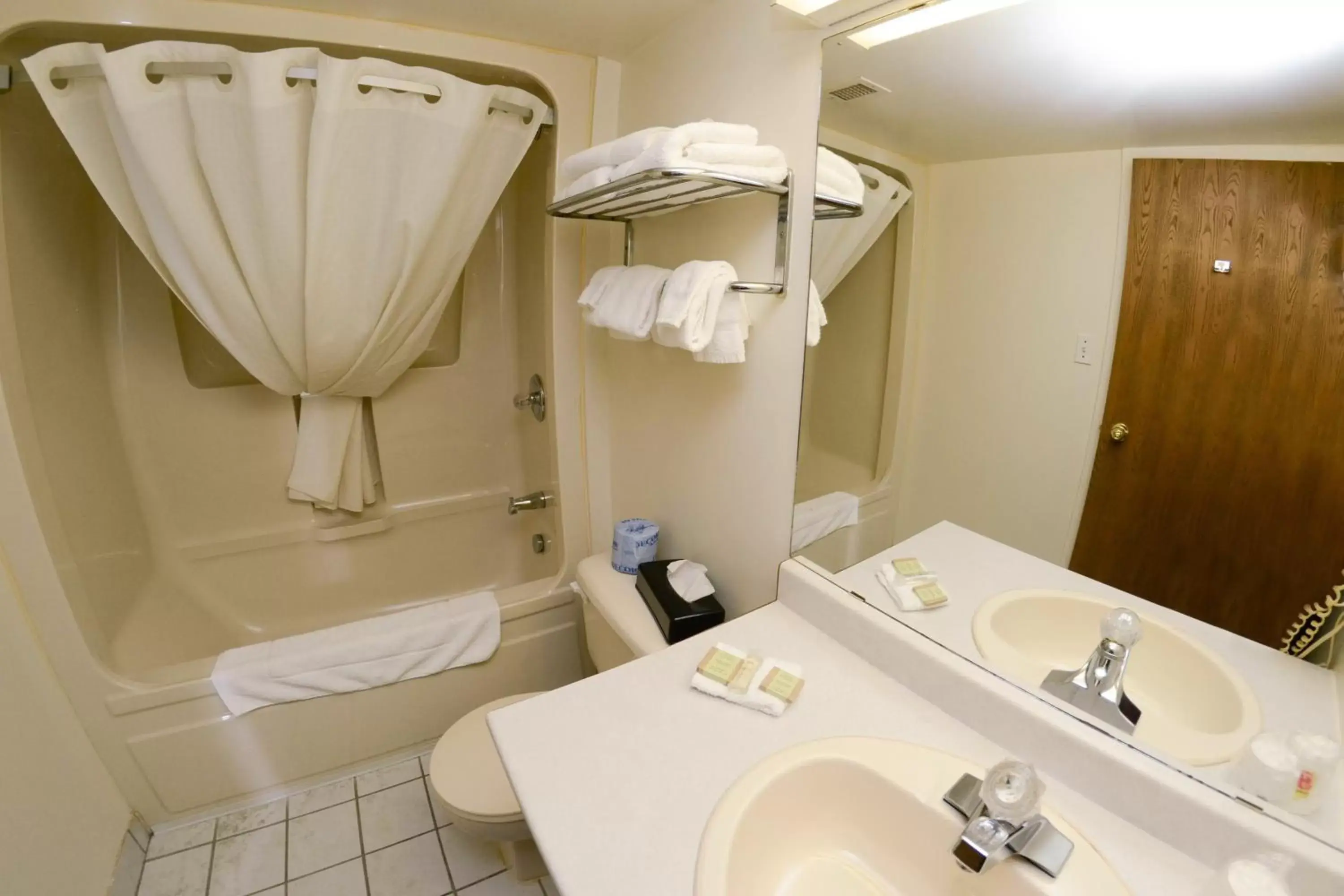 Bathroom in Super 8 by Wyndham North Bay