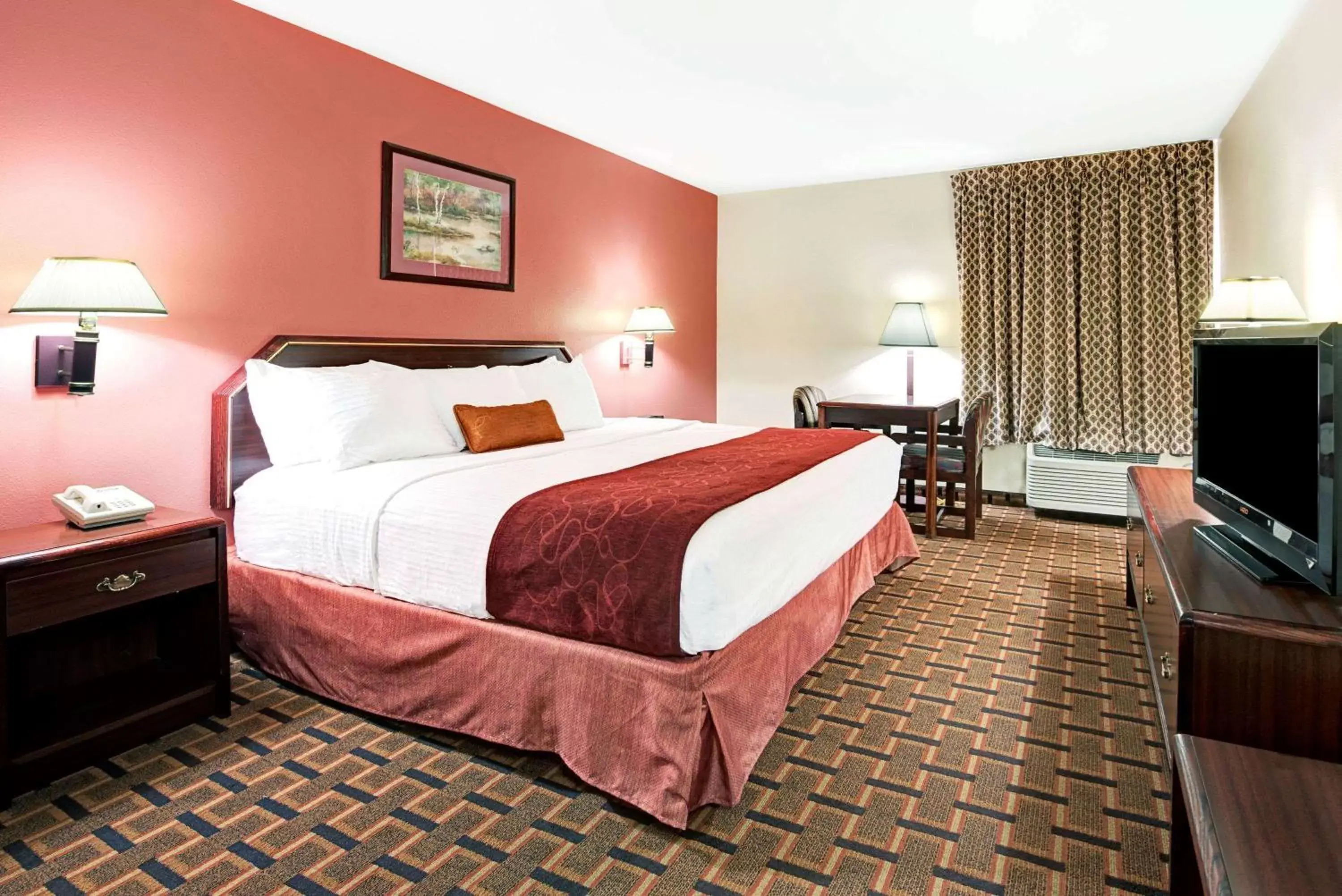 Photo of the whole room, Bed in Days Inn by Wyndham Dallas Plano