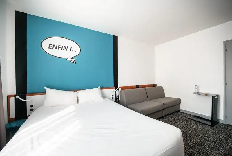 Property building, Bed in Ibis Styles Chambery Centre Gare