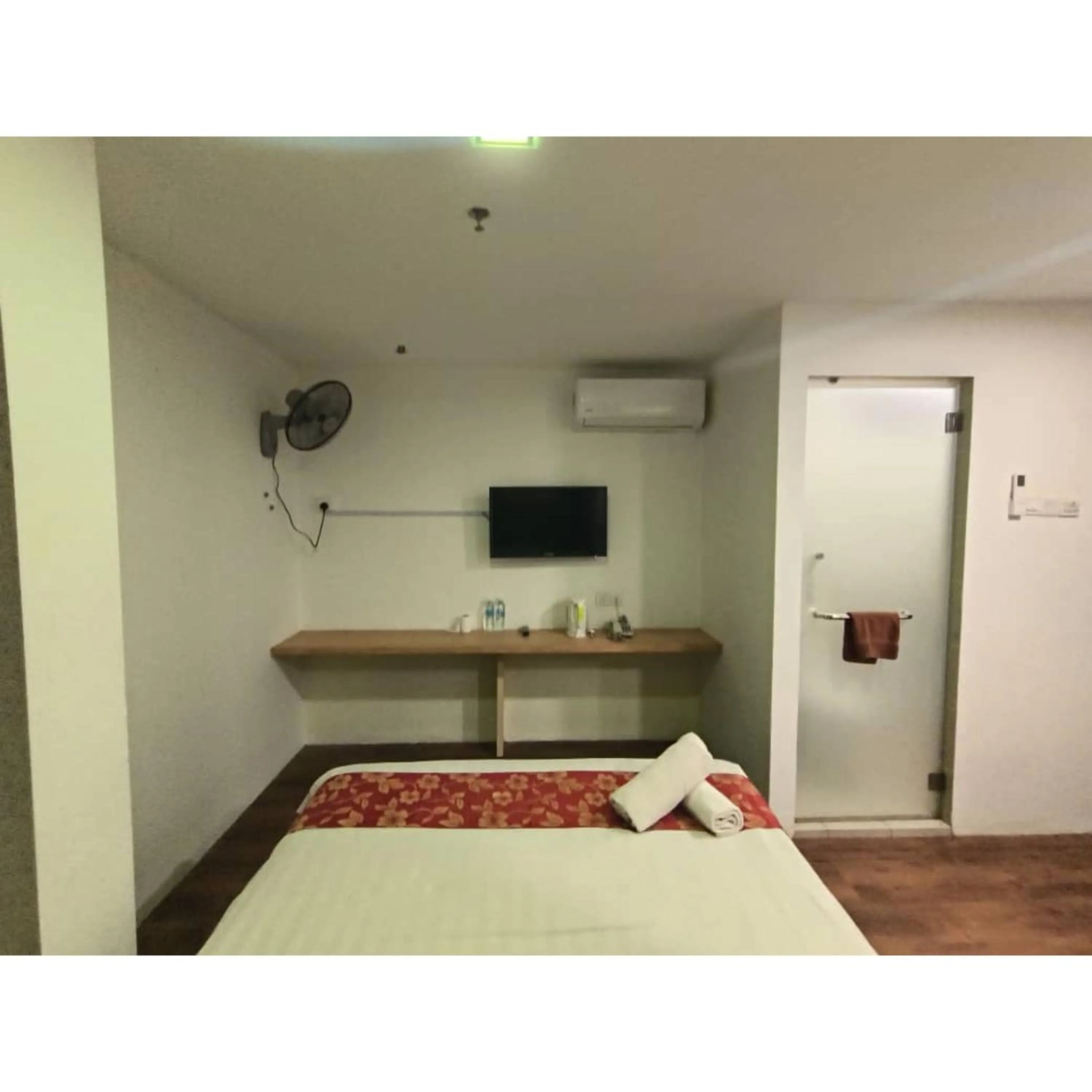 Bedroom, Bed in Sandpiper Hotel Kuala Lumpur