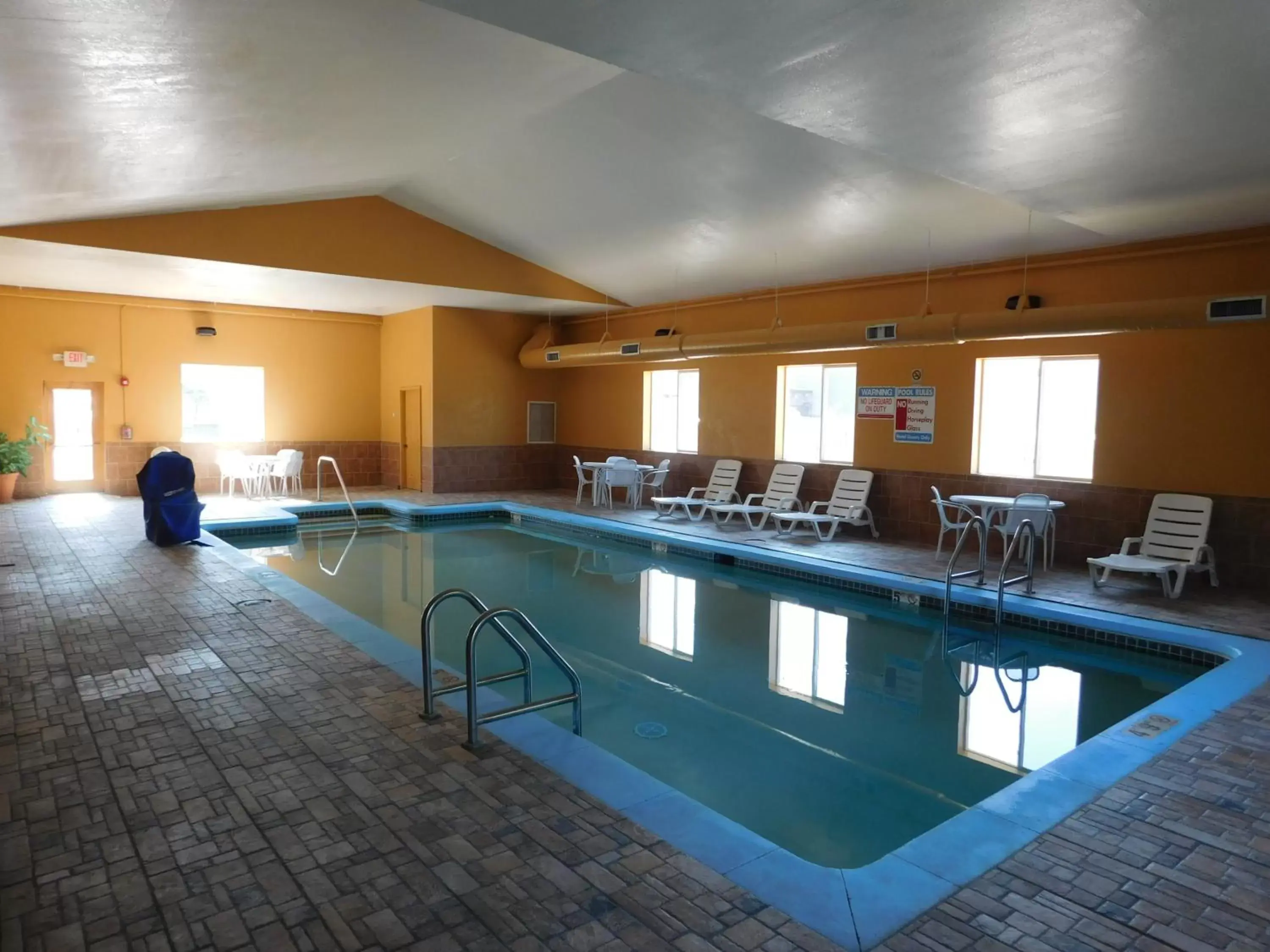 Swimming Pool in Days Inn & Suites by Wyndham Cedar Rapids