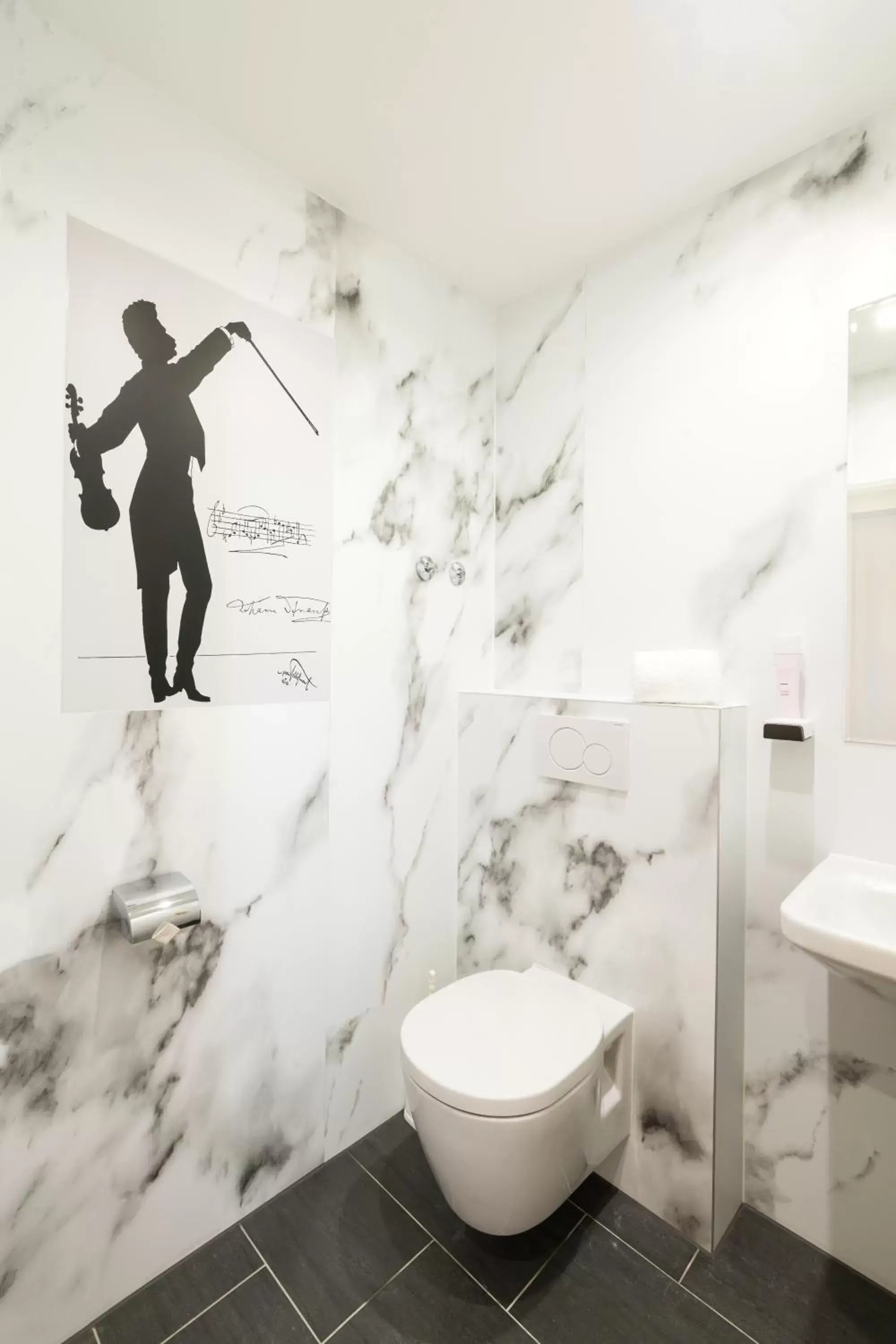 Bathroom in Hotel Johann Strauss