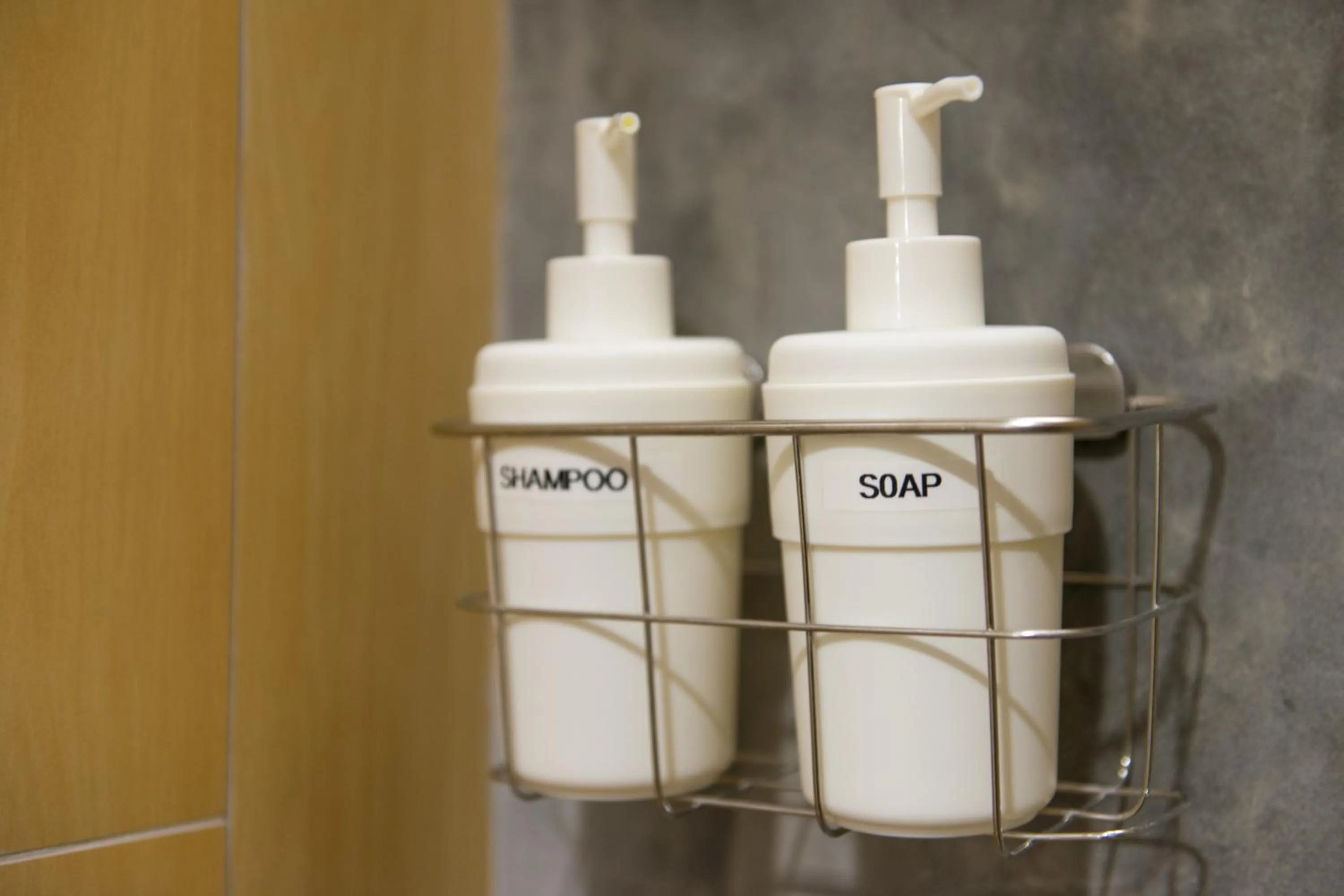 Shower in Barn & Bed Hostel