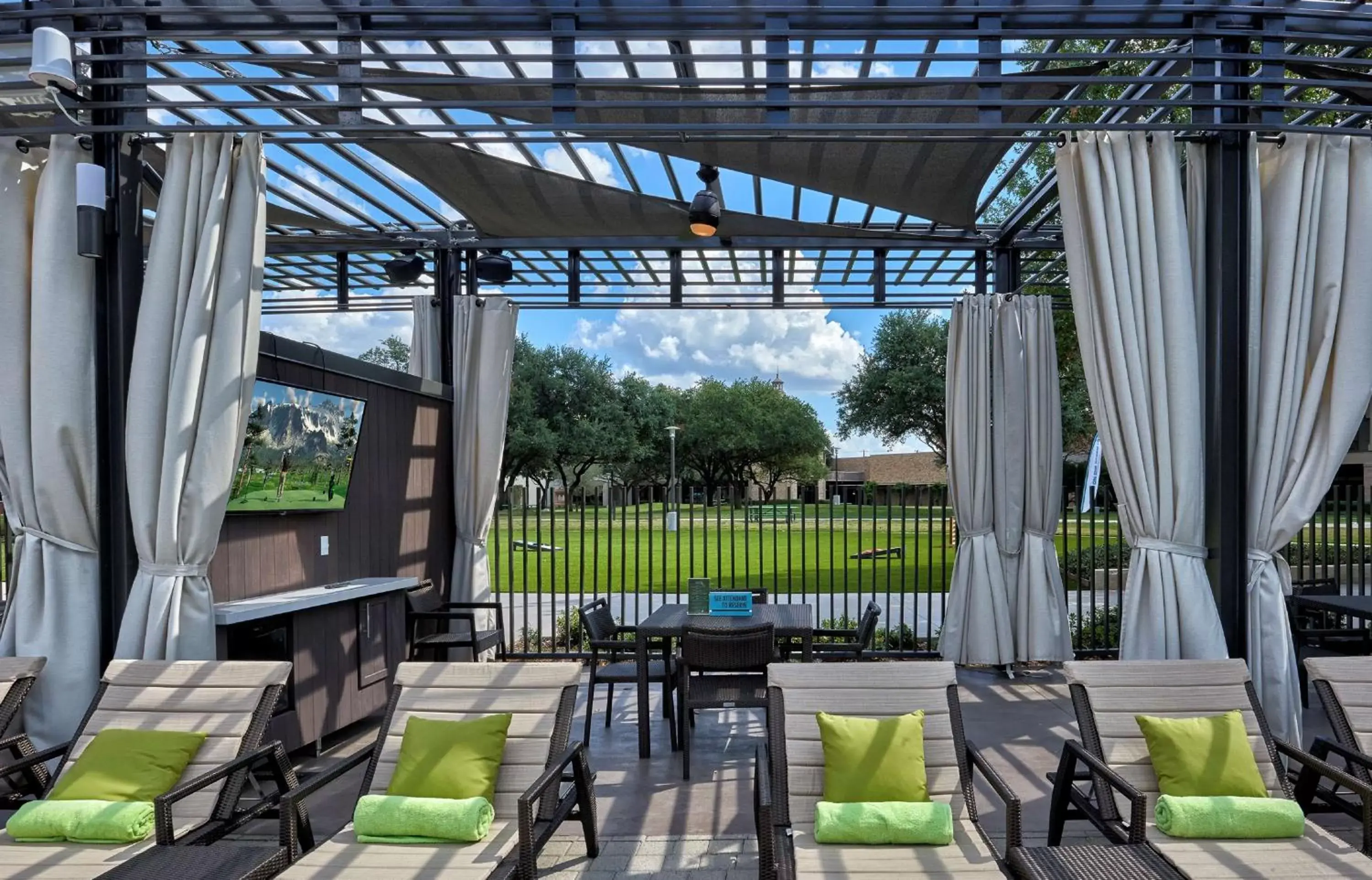 Pool view, Restaurant/Places to Eat in Hilton Anatole