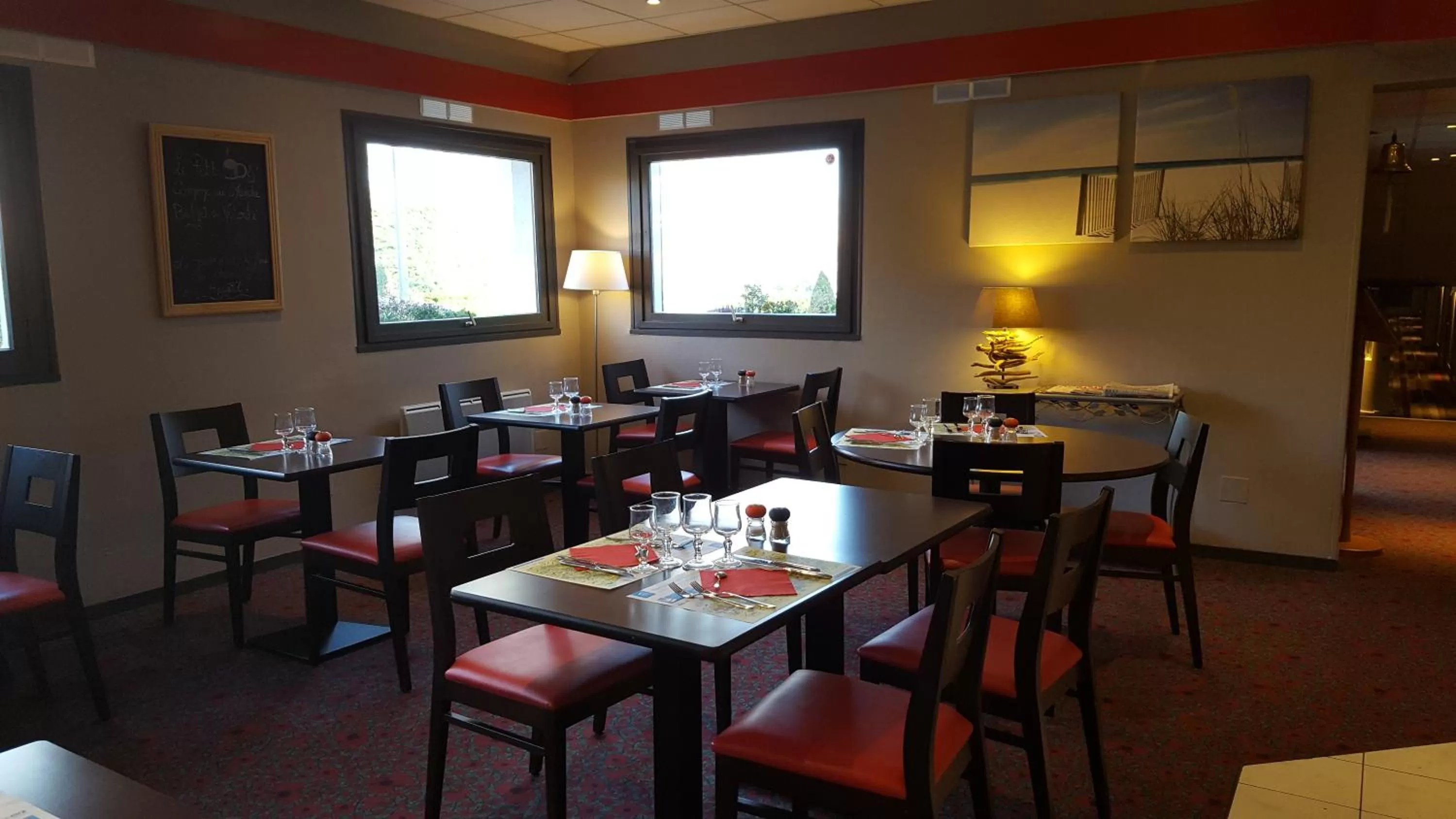 Restaurant/places to eat in ibis Dieppe Le Val Druel