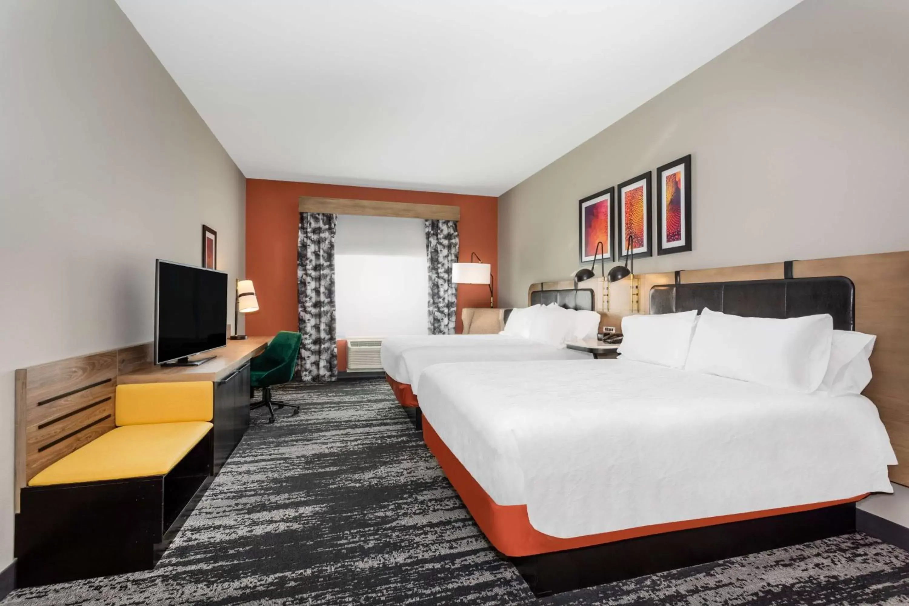 Bedroom, Bed in Hilton Garden Inn Hays, KS