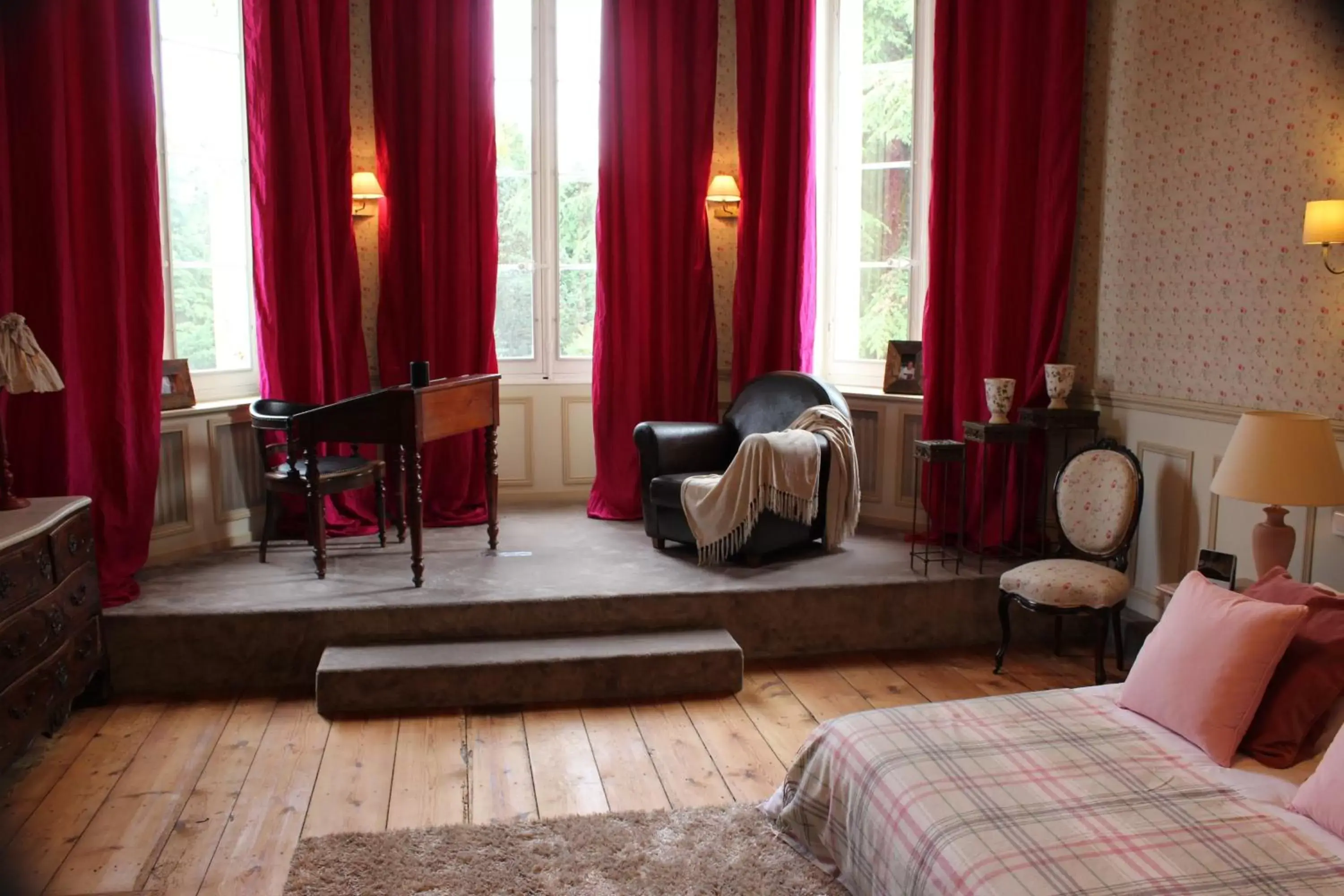 Photo of the whole room, Seating Area in Château la Moune