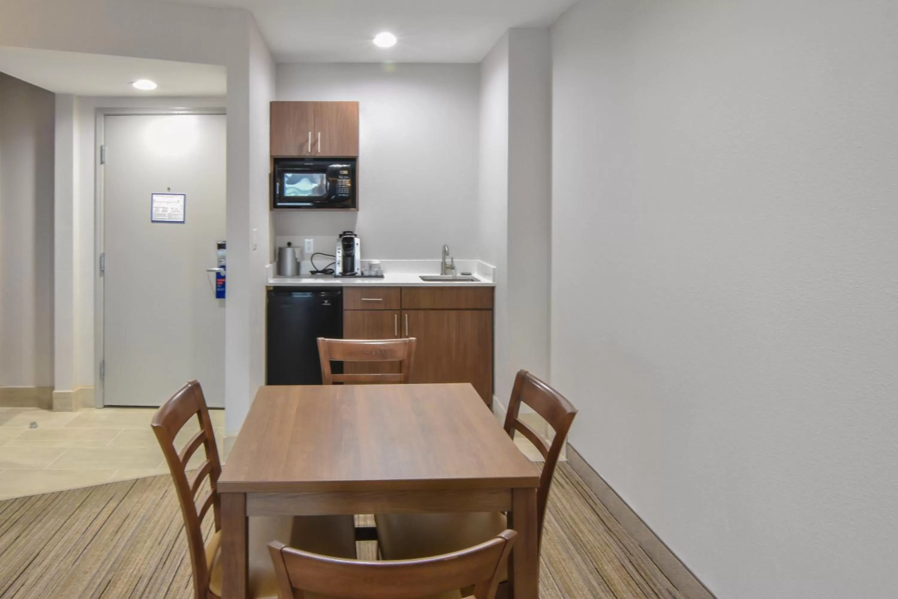 Photo of the whole room in Holiday Inn Express & Suites - Indianapolis Northwest by IHG