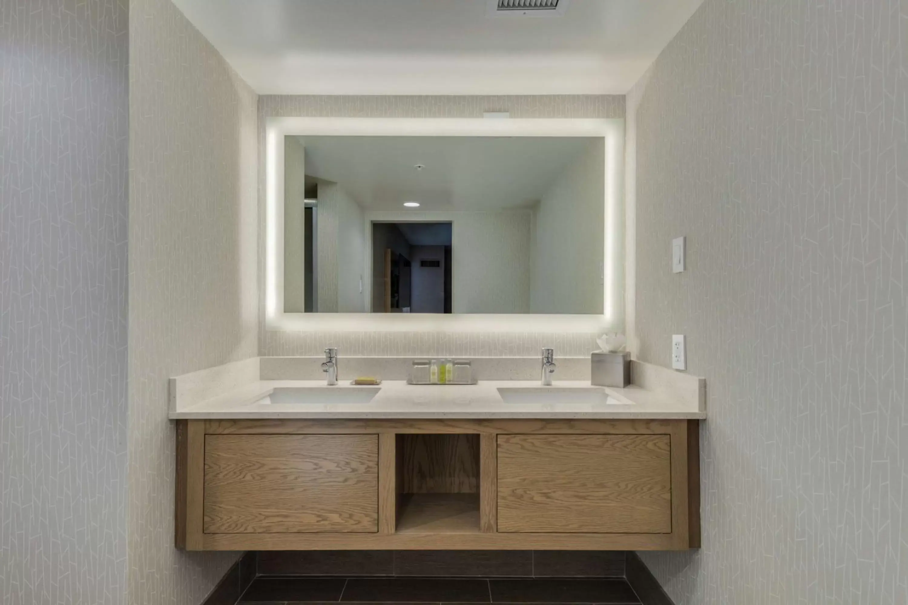 Bathroom in DoubleTree by Hilton Chandler Phoenix, AZ Bathroom in DoubleTree by Hilton Chandler Phoenix, AZ