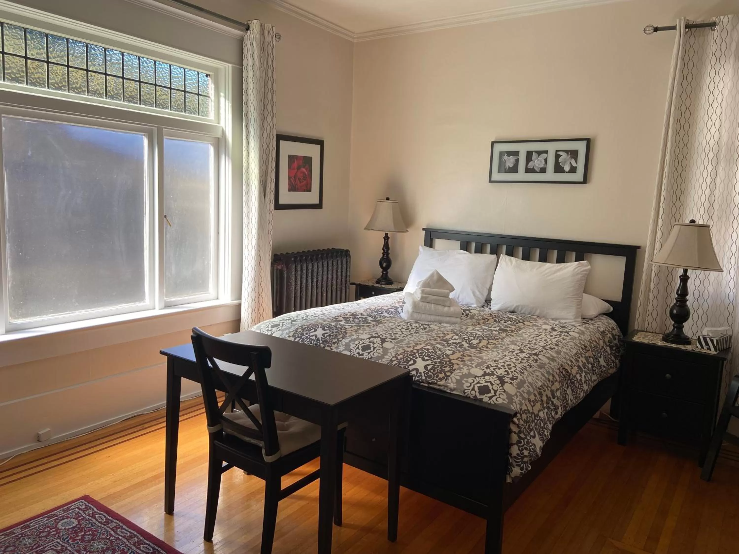 Bed in Windsor Guest House