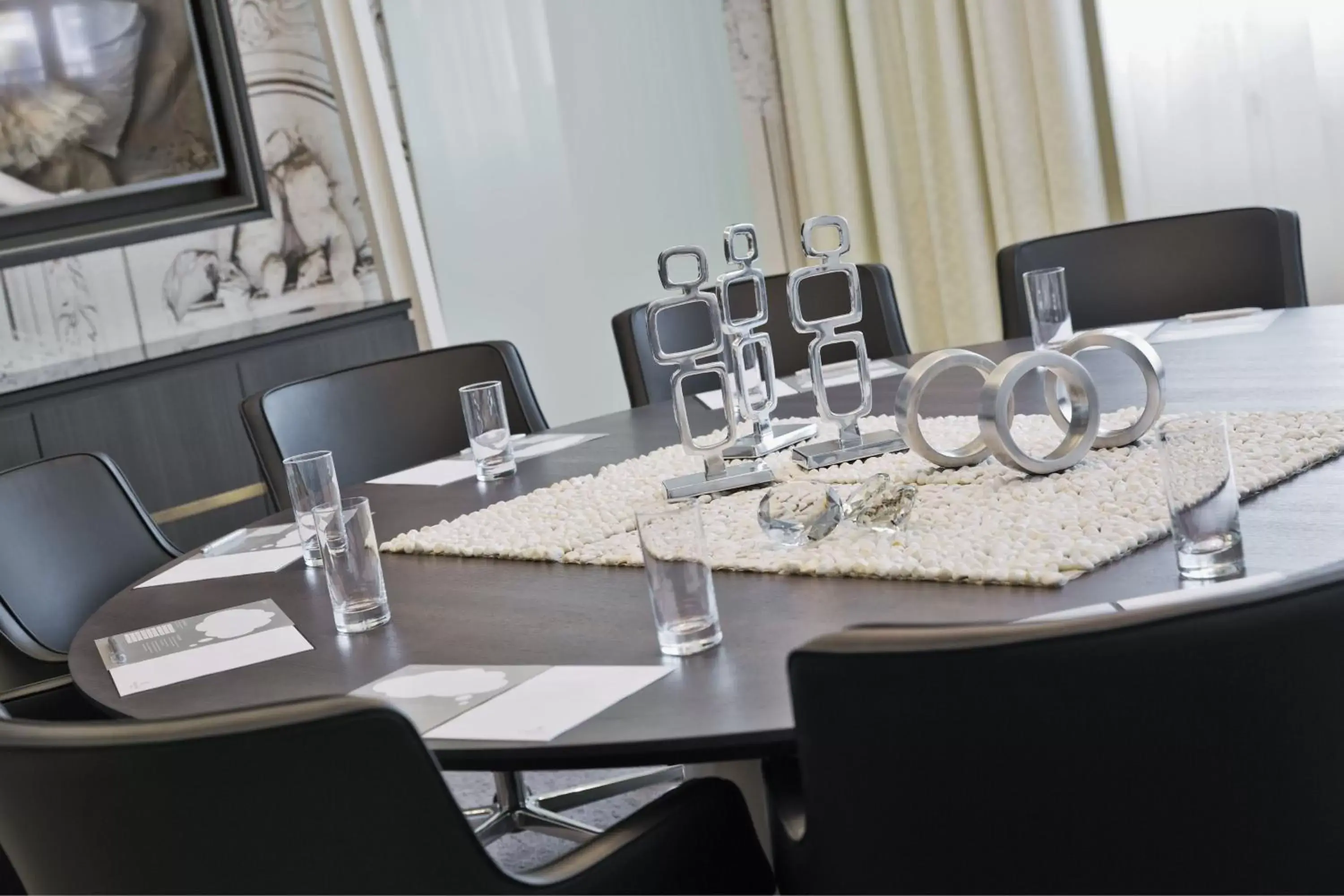 Meeting/conference room, Restaurant/Places to Eat in Renaissance Wien Hotel