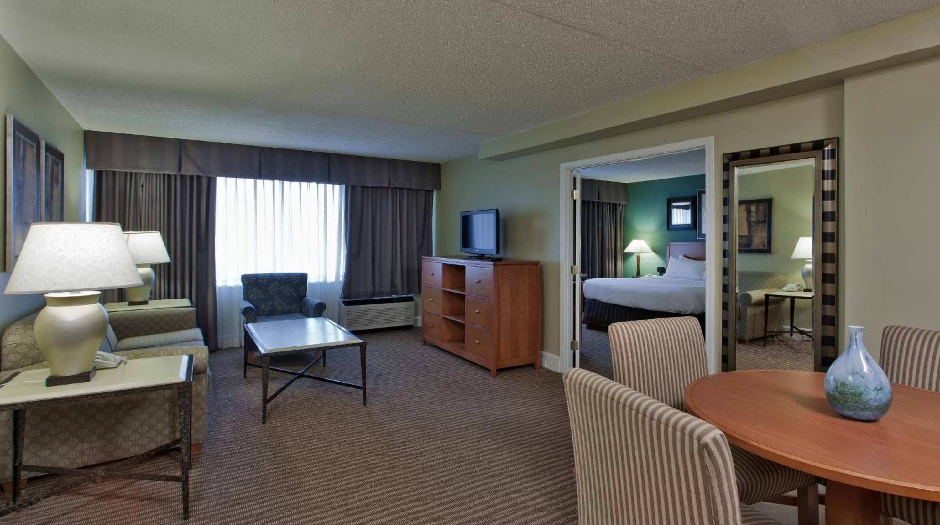 TV and multimedia, Bed in The Rockville Hotel, a Ramada by Wyndham