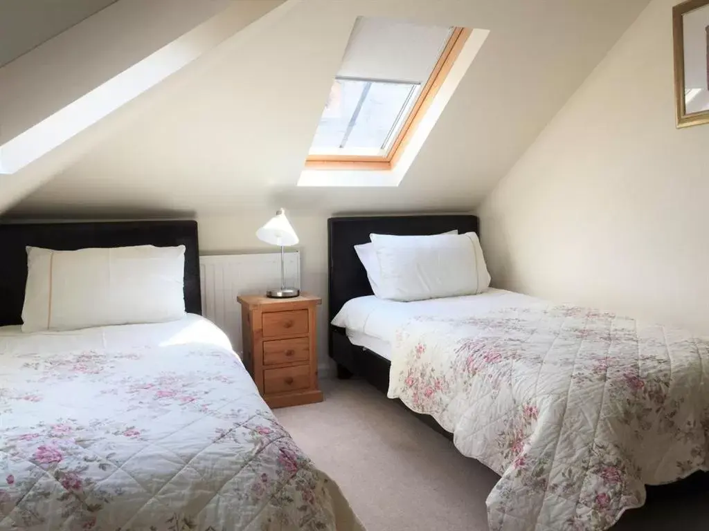 Standard Twin Room with Garden View in Alba House