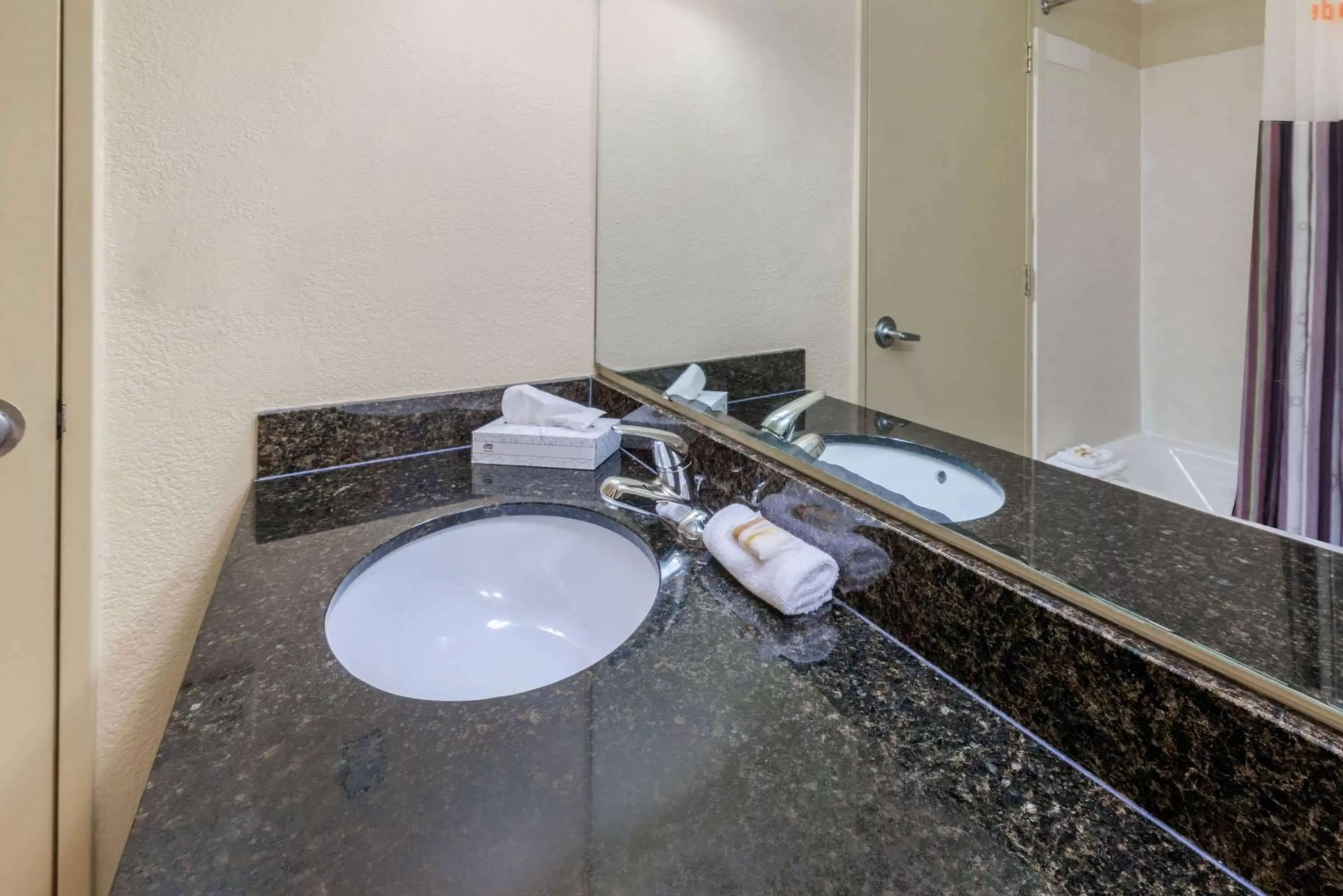 Bathroom in La Quinta by Wyndham Fort Lauderdale Pompano Beach