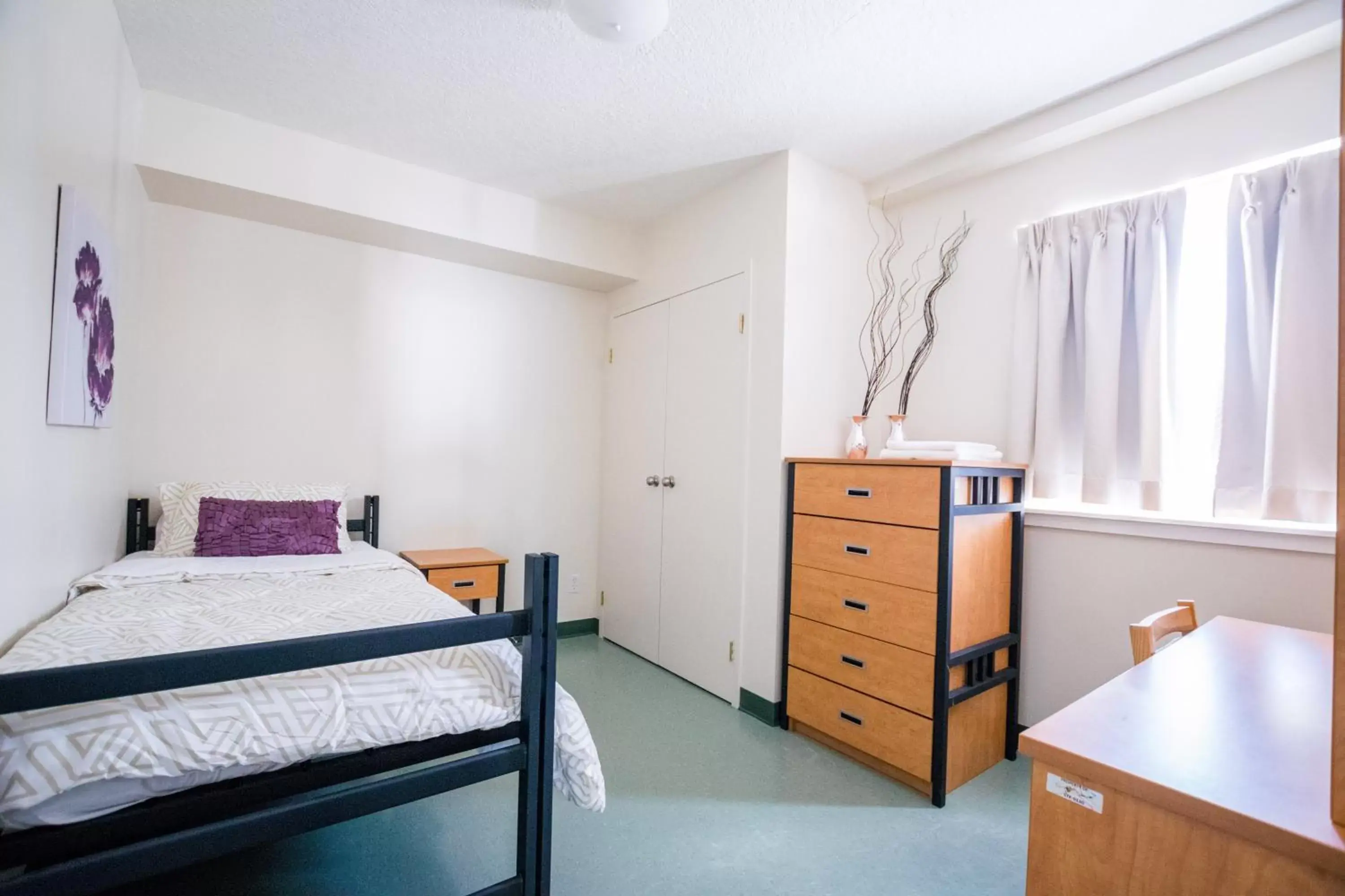 Bedroom, Bed in United College