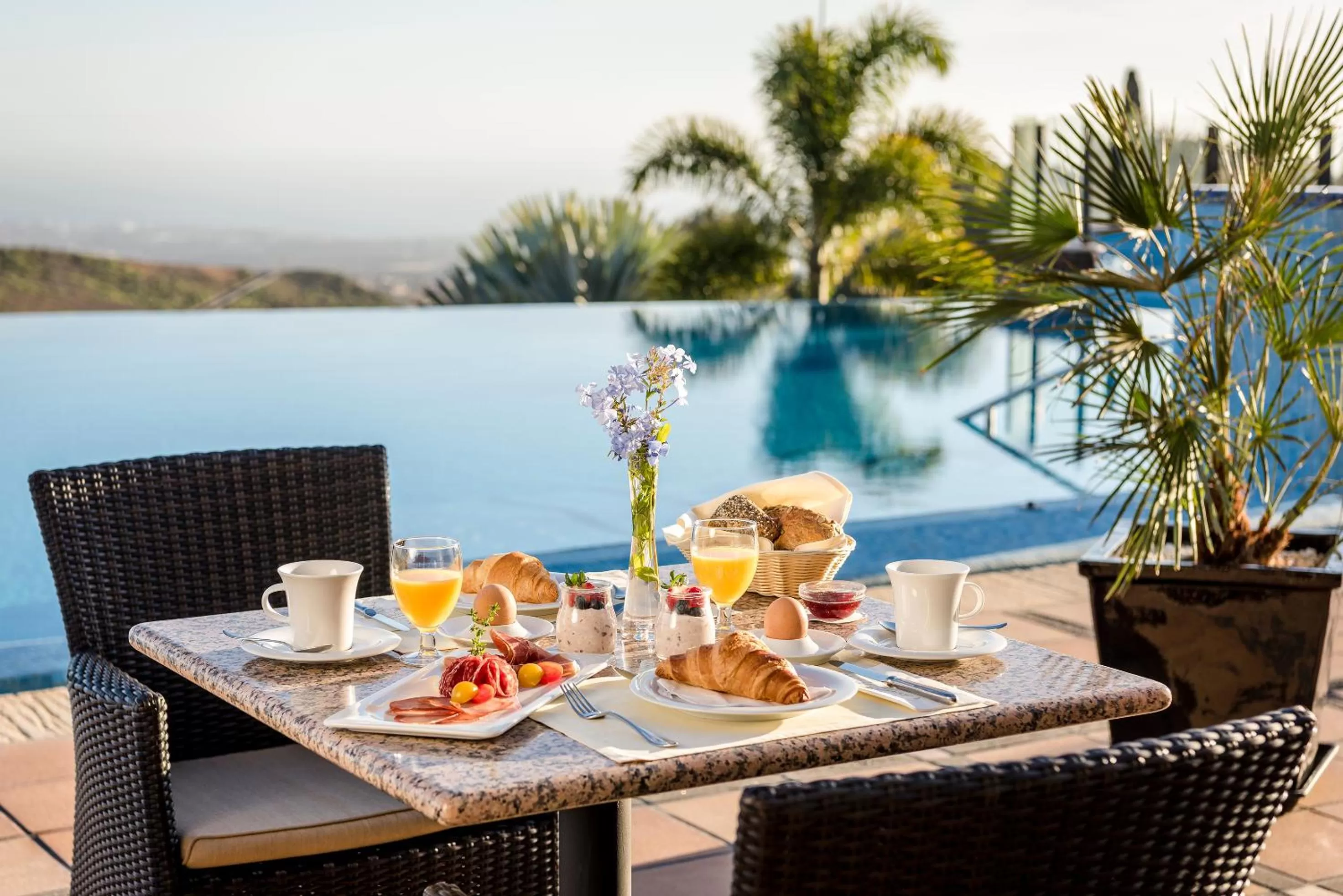 Continental breakfast in Casa León Royal Retreat