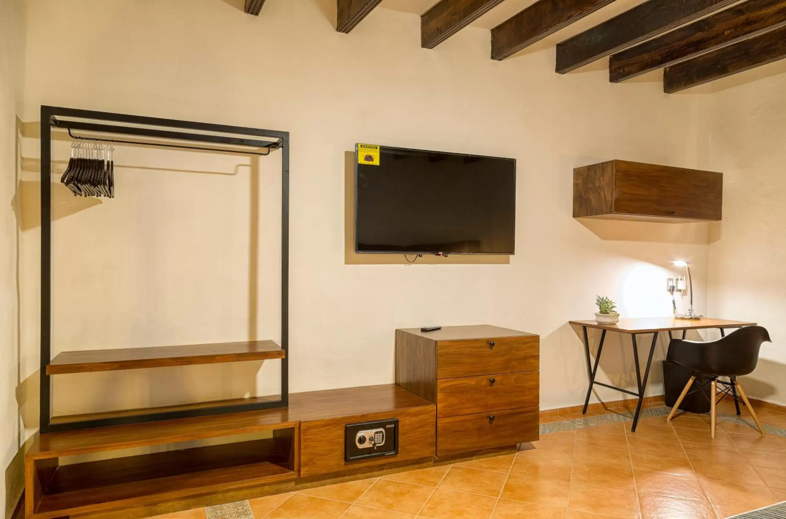 Bedroom, TV/Entertainment Center in Morazul Hotel Boutique