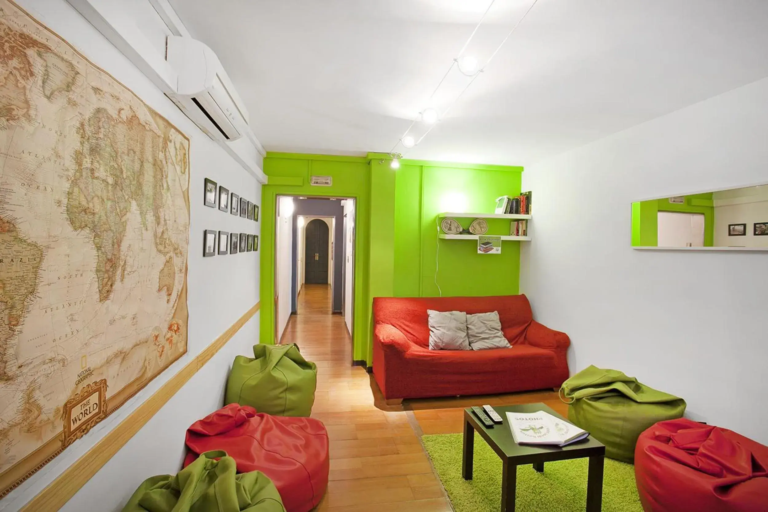 Communal lounge/ TV room in Diagonal House