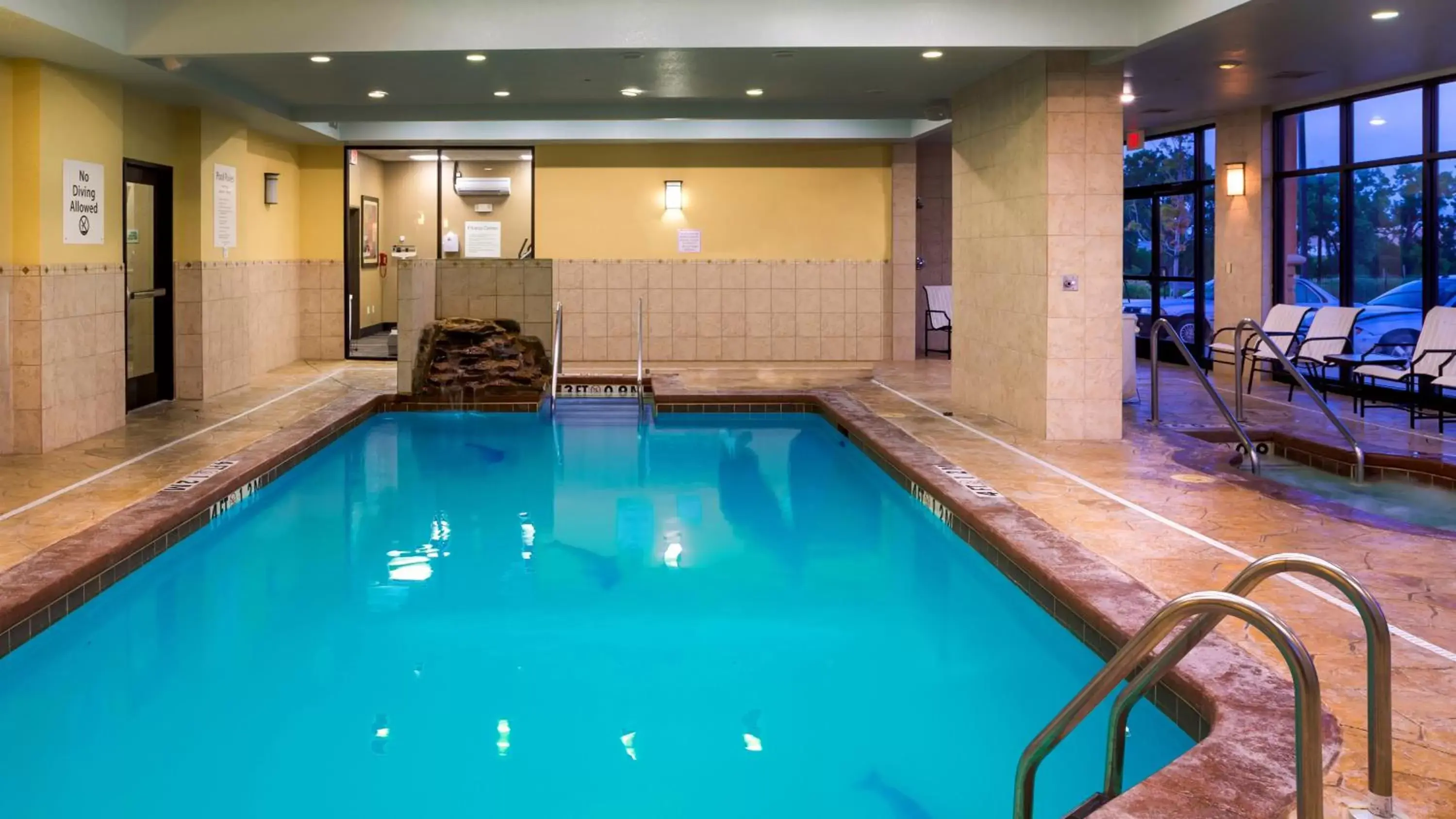 Swimming Pool in Holiday Inn Oklahoma City Airport, an IHG Hotel