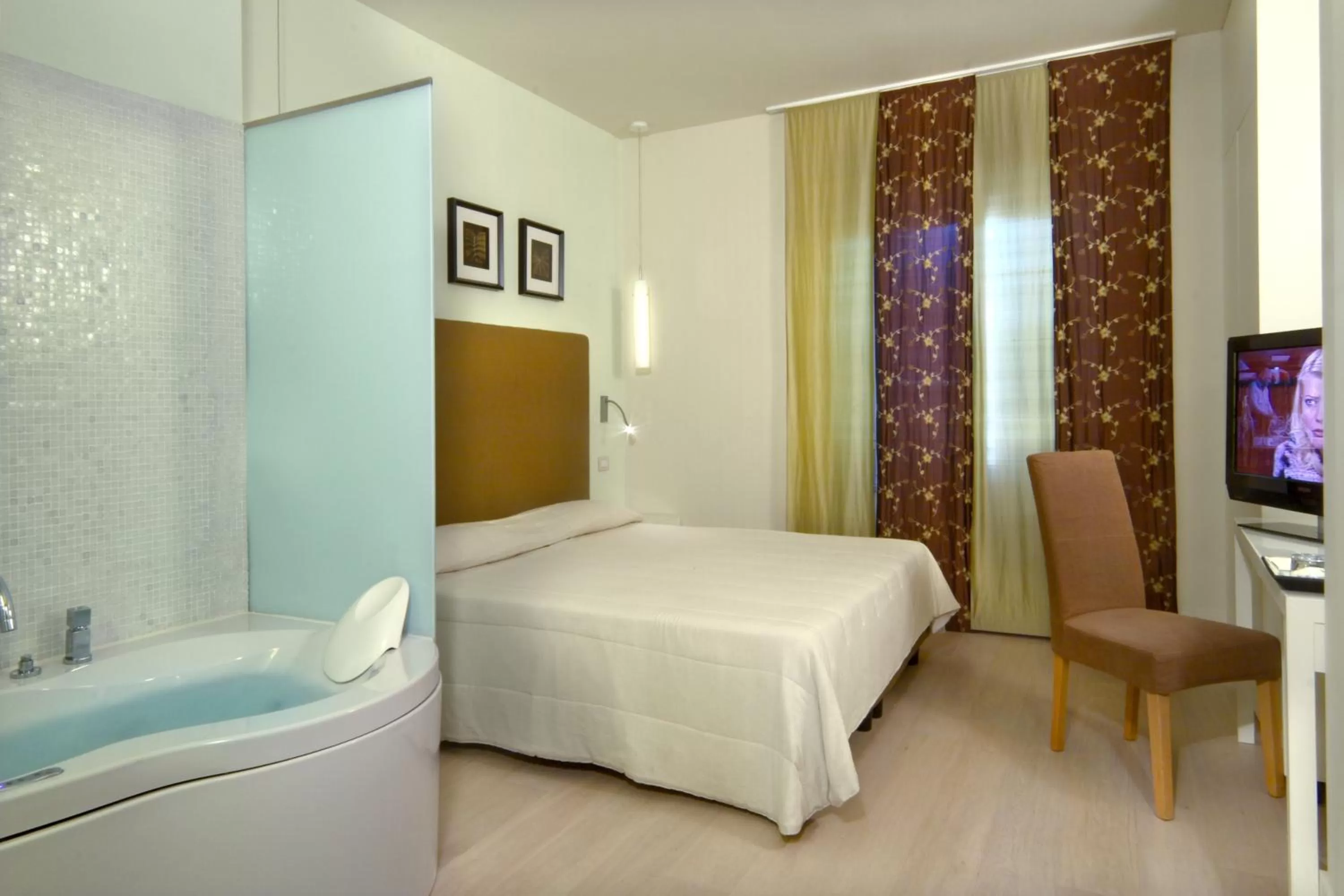 Bedroom in Hotel Adriano