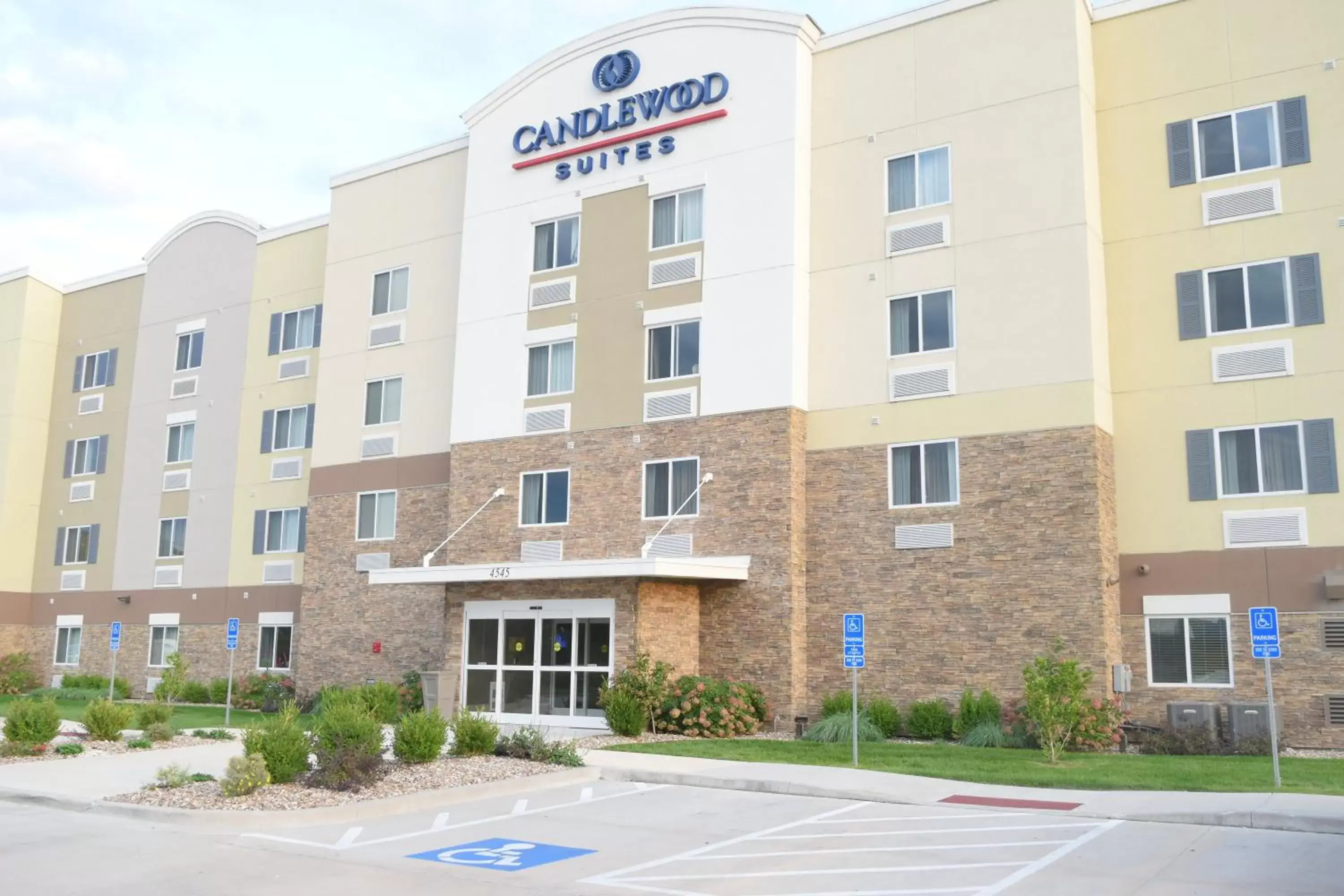 Property building in Candlewood Suites Independence, an IHG Hotel