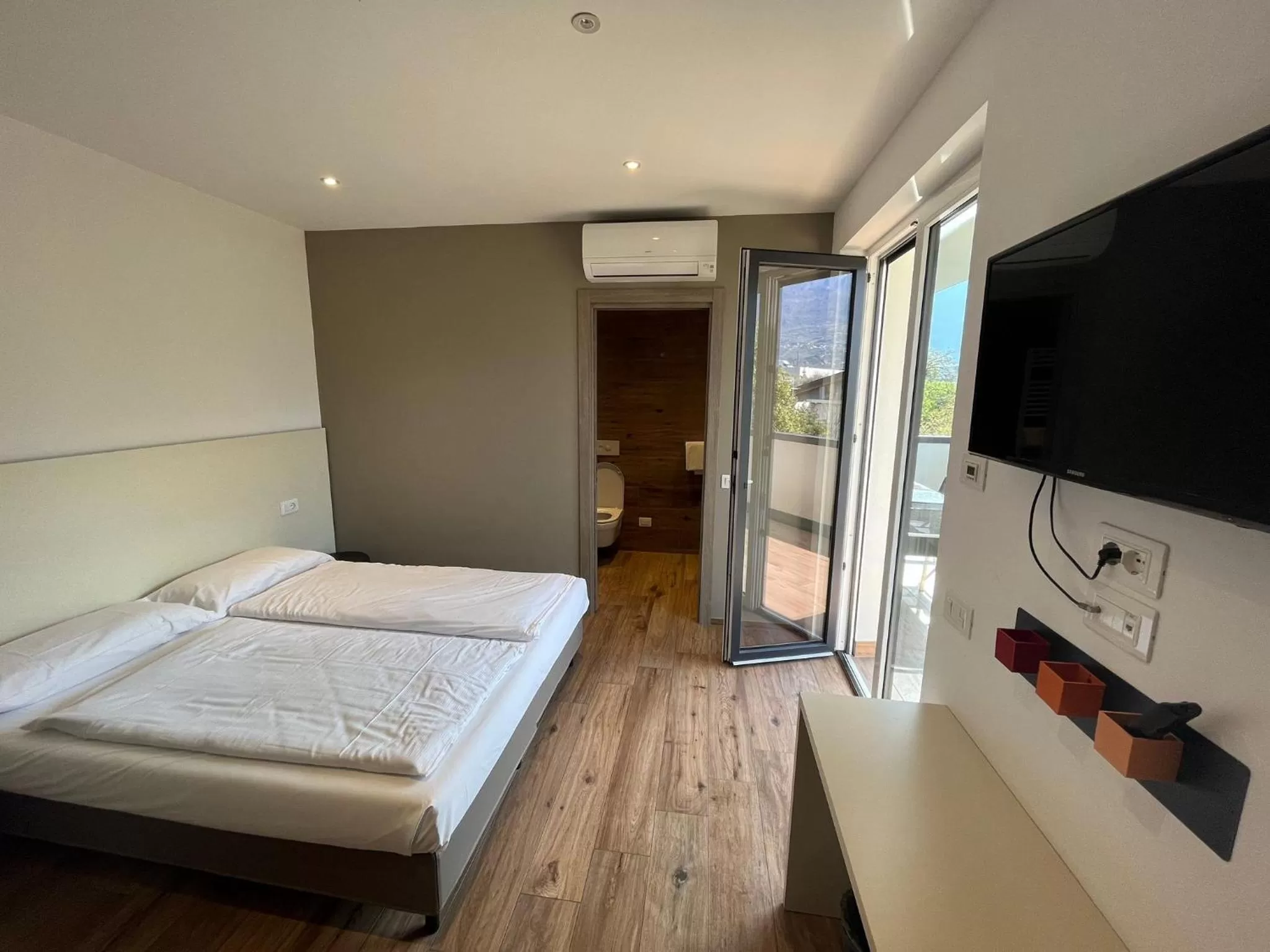 Bed in Riva Lake Lodge