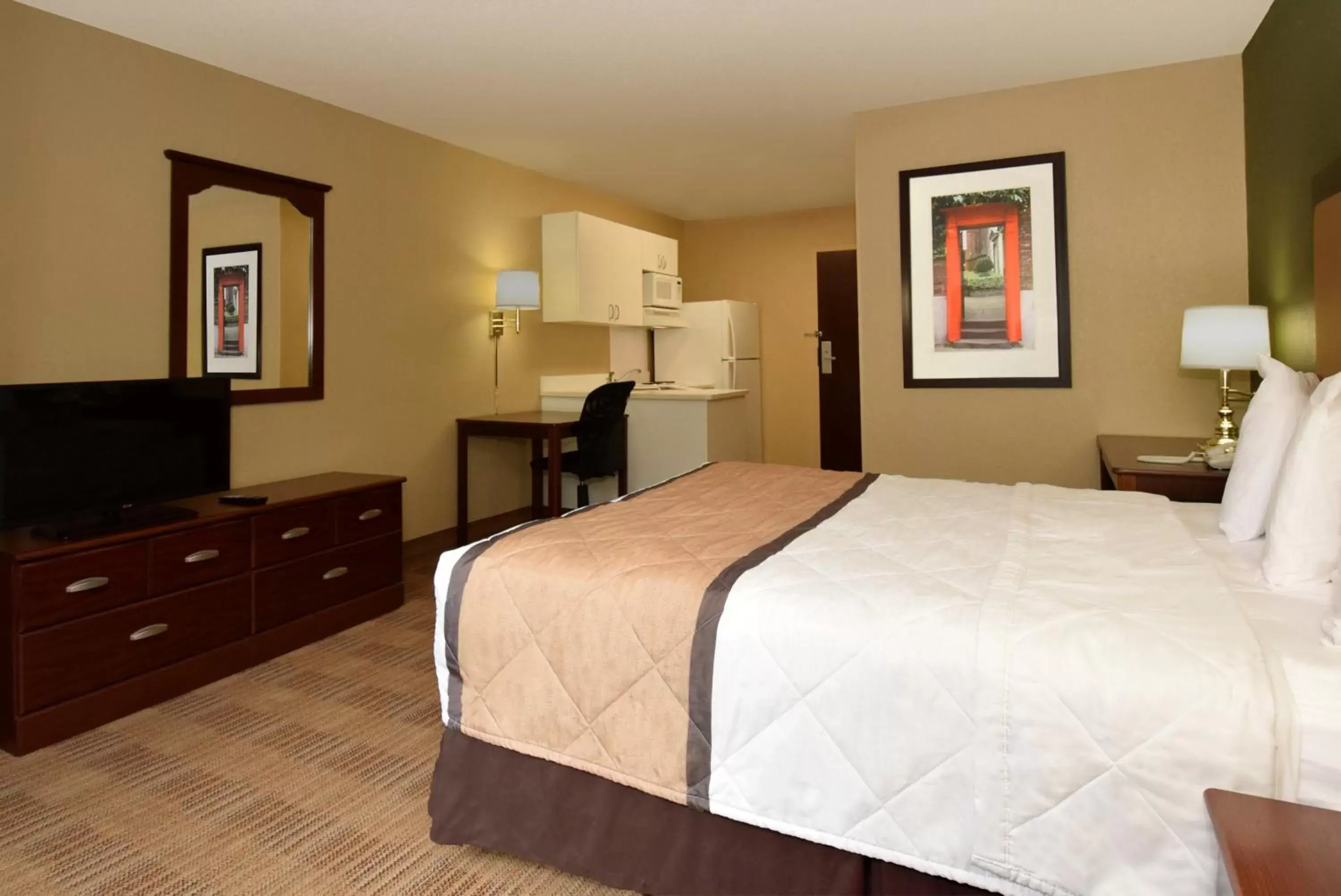 TV and multimedia, Bed in Extended Stay America Suites - Indianapolis - Castleton TV and multimedia, Bed in Extended Stay America Suites - Indianapolis - Castleton