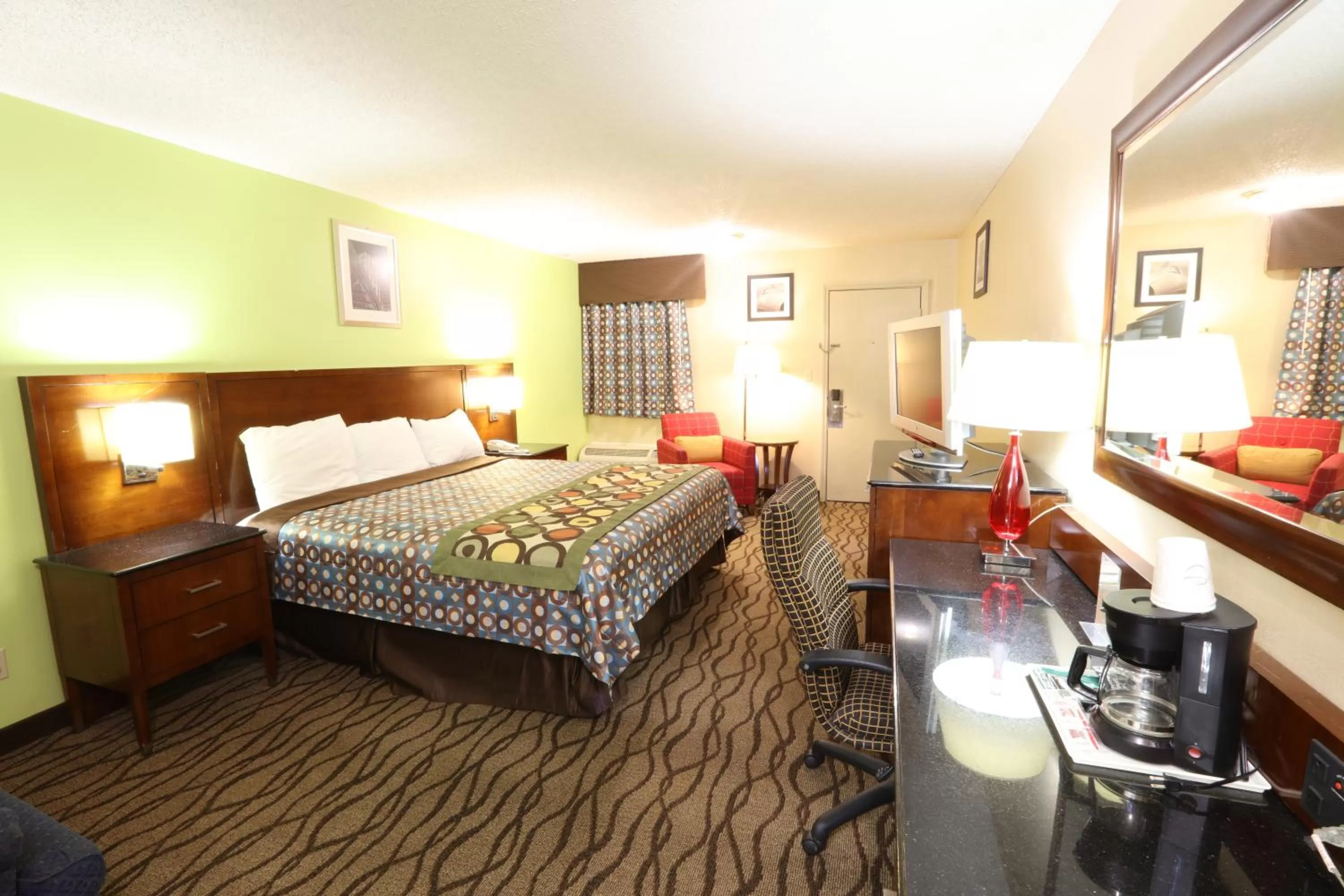 Photo of the whole room, Bed in Dexter Inn