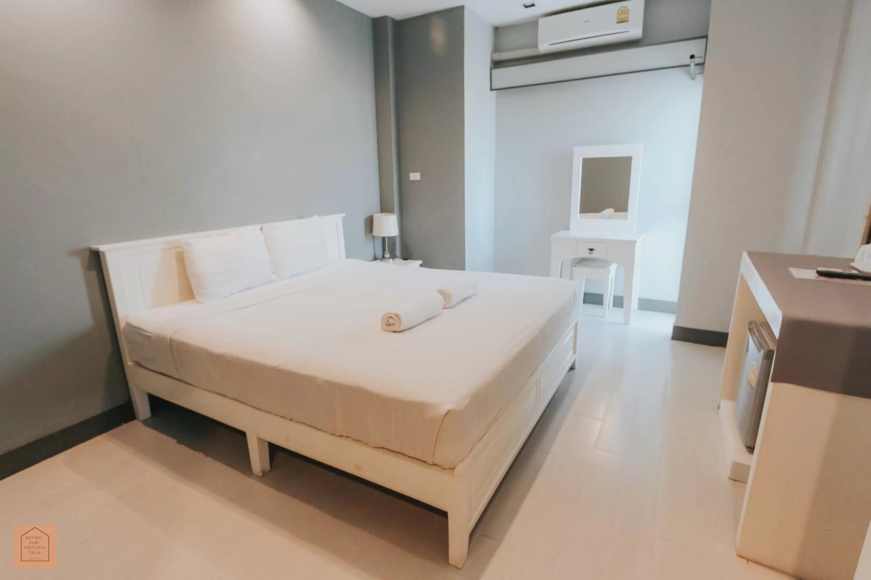 Photo of the whole room, Room Photo in The Battery Park Midtown Boutique