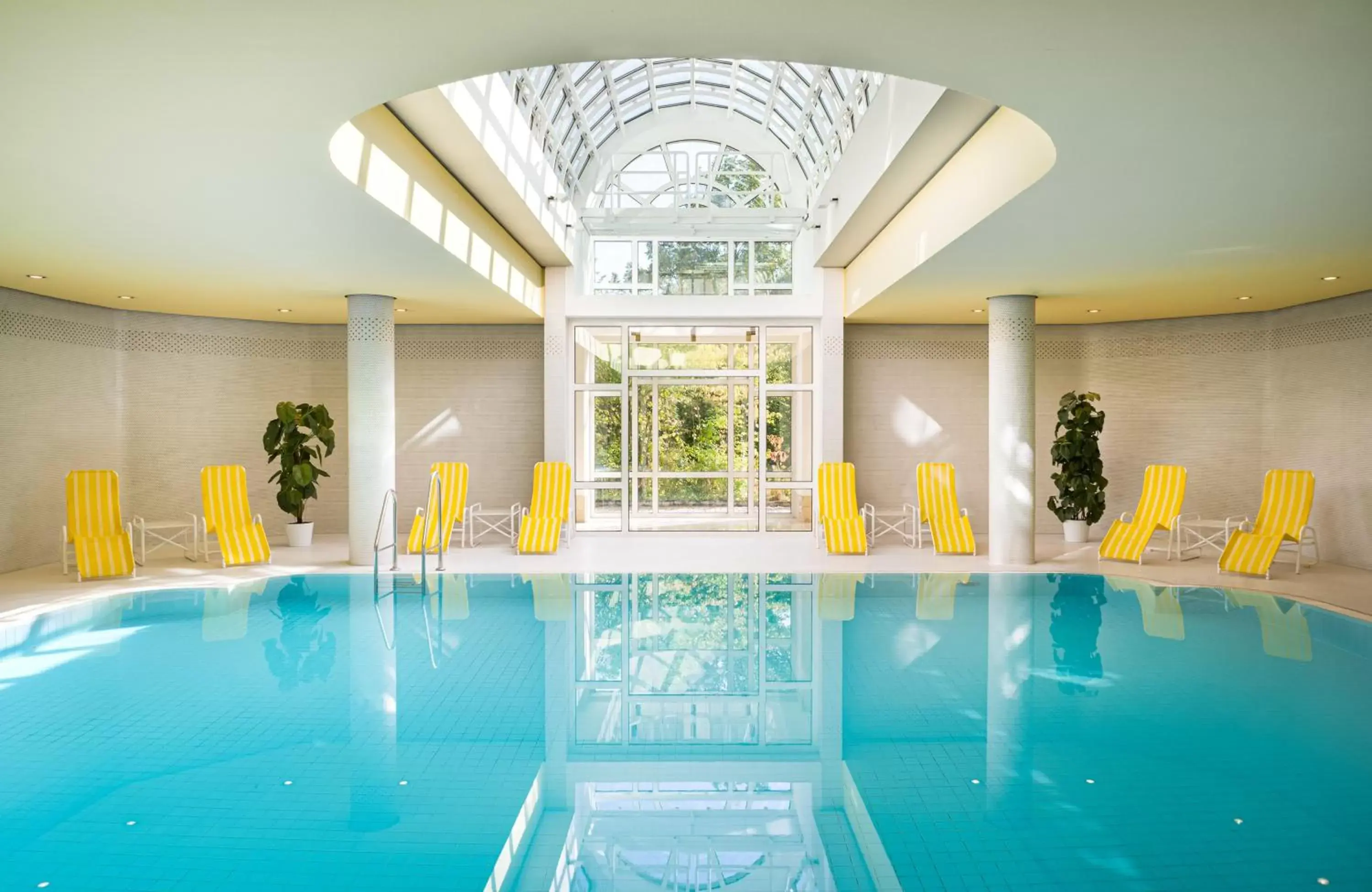 Swimming Pool in Leonardo Hotel Weimar