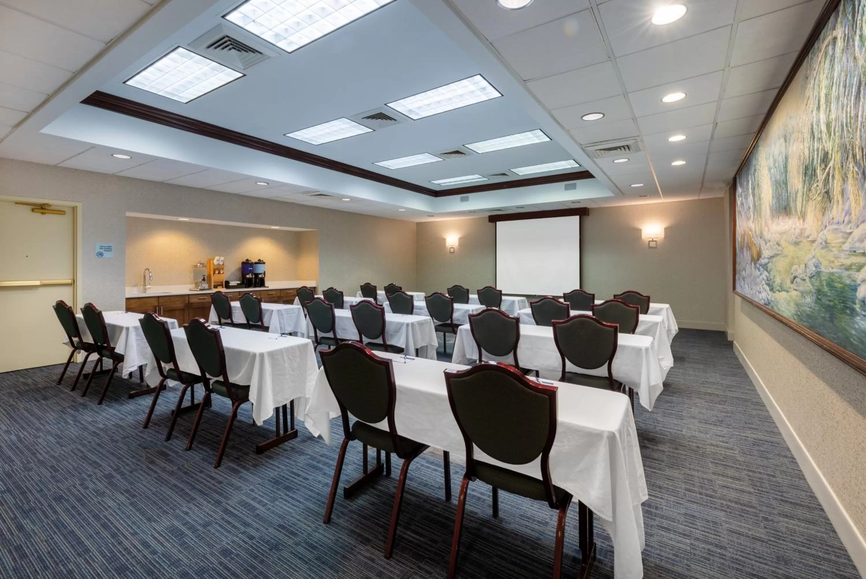 Meeting/conference room in Holiday Inn Express State College at Williamsburg Square by IHG