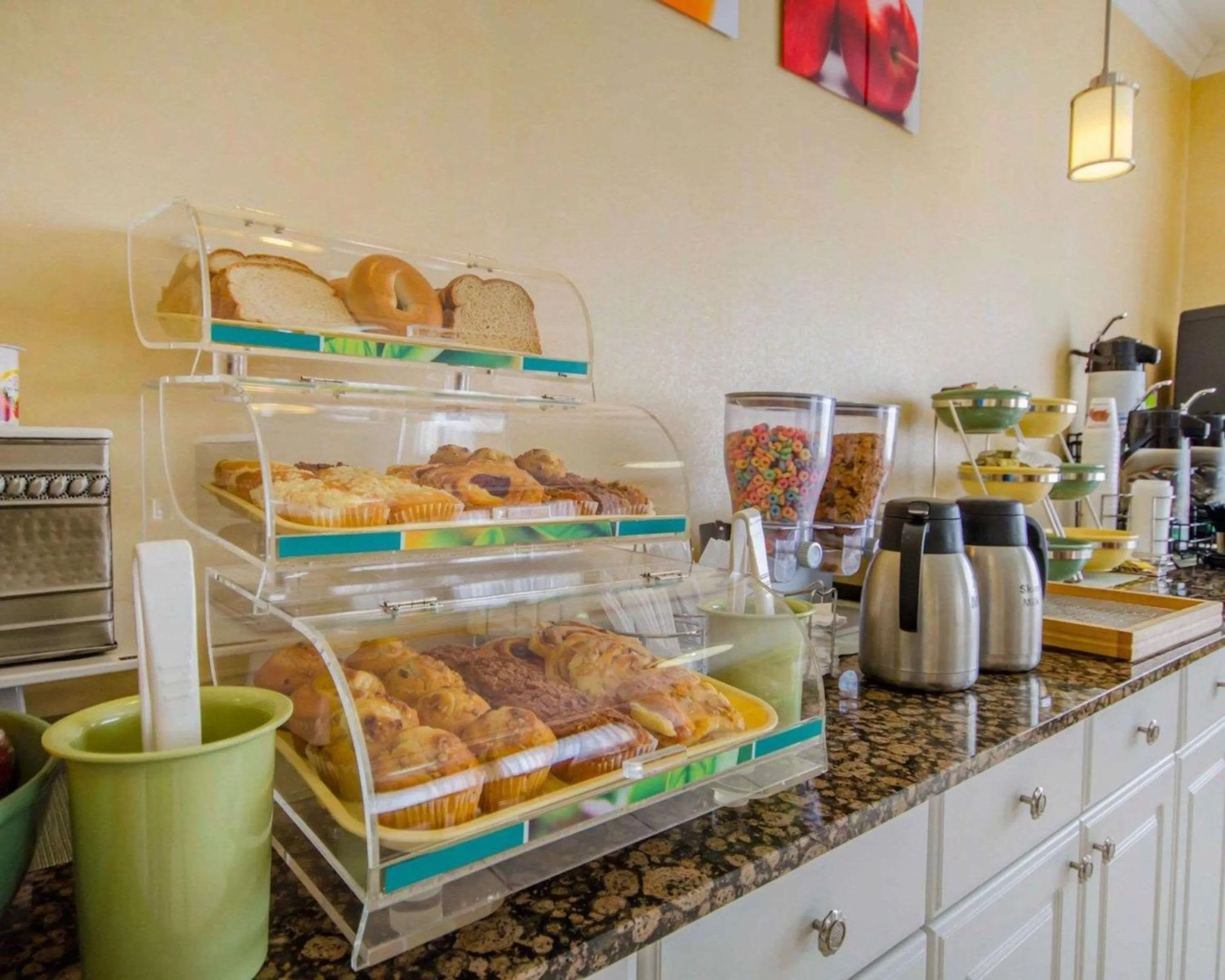 Restaurant/places to eat in Quality Inn Evansville Eastland Area