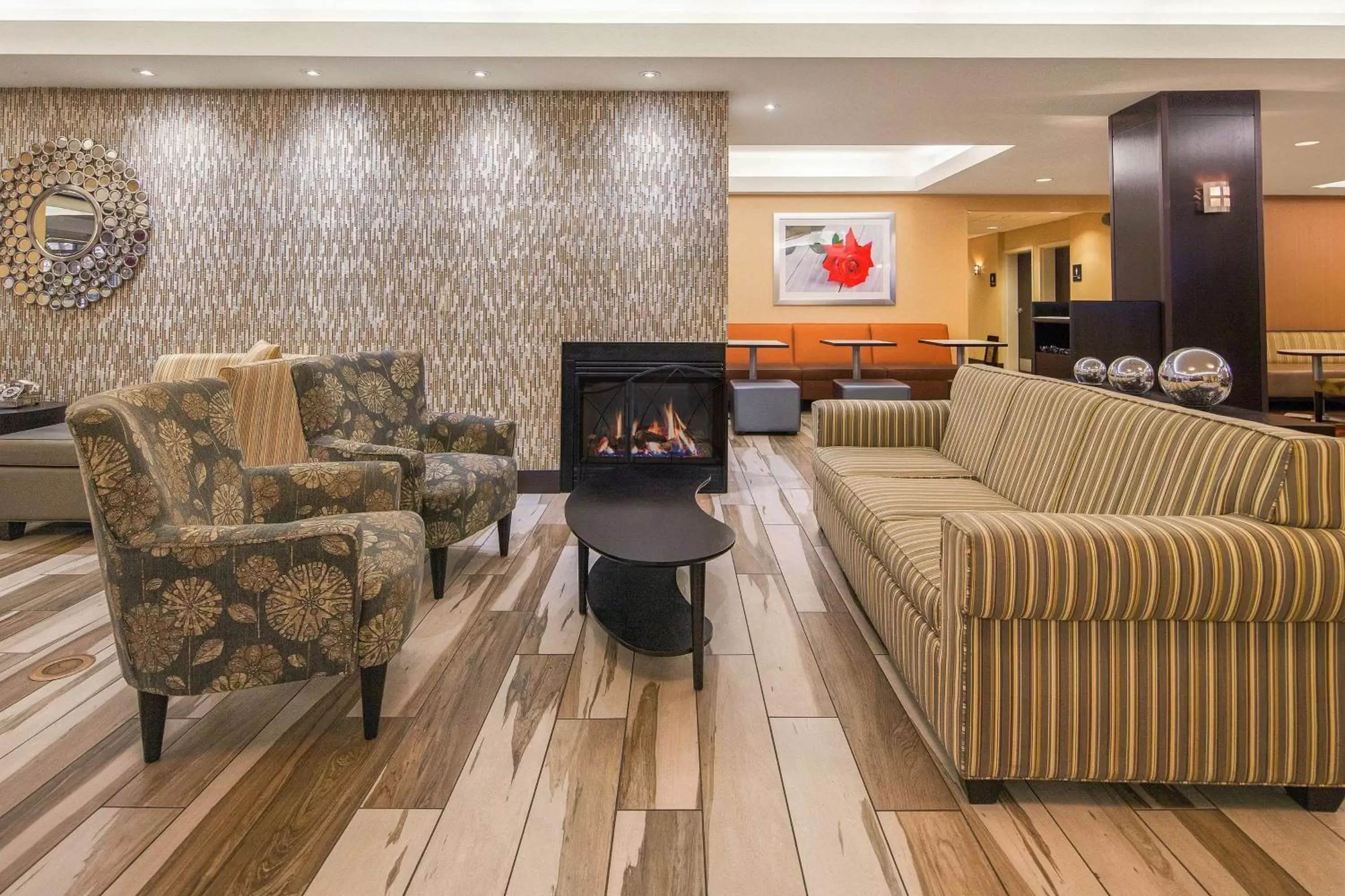 Lobby or reception, Lounge/Bar in Hampton Inn & Suites Seattle North/Lynnwood