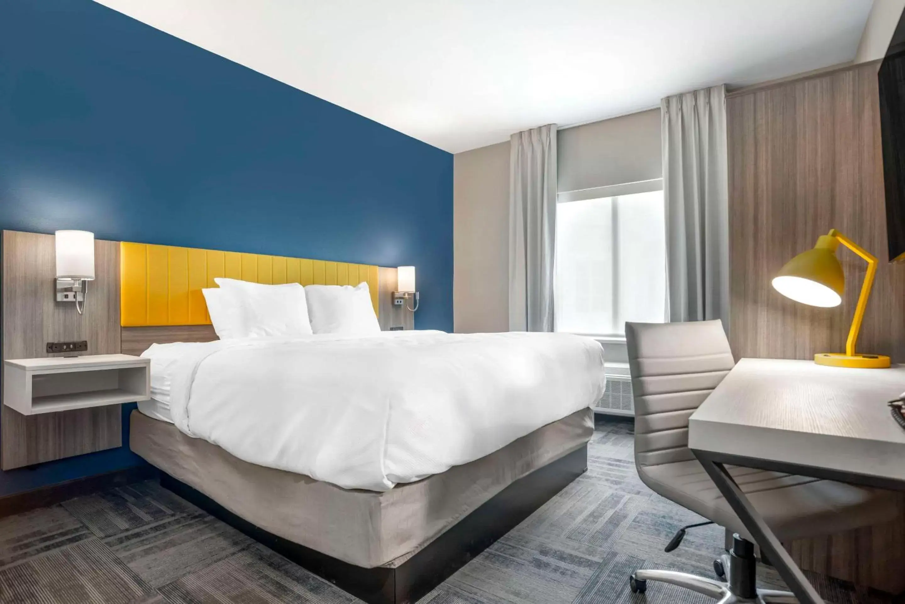 Bedroom, Bed in Comfort Inn & Suites Destin near Henderson Beach Bedroom, Bed in Comfort Inn & Suites Destin near Henderson Beach