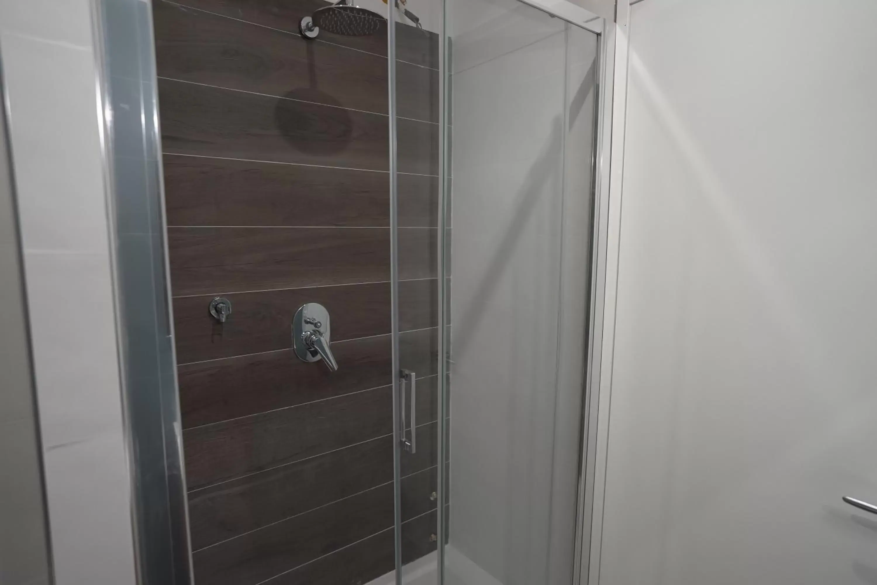 Shower, Bathroom in Sorrento B&D Rooms
